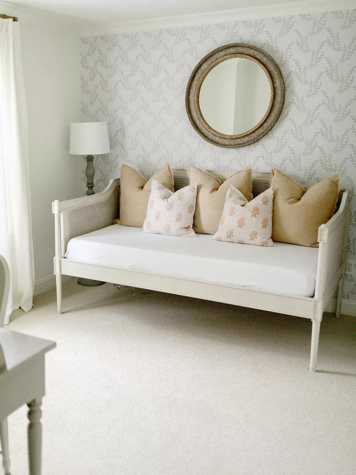 Seating area, Bed in Fairville Inn Seating area, Bed in Fairville Inn