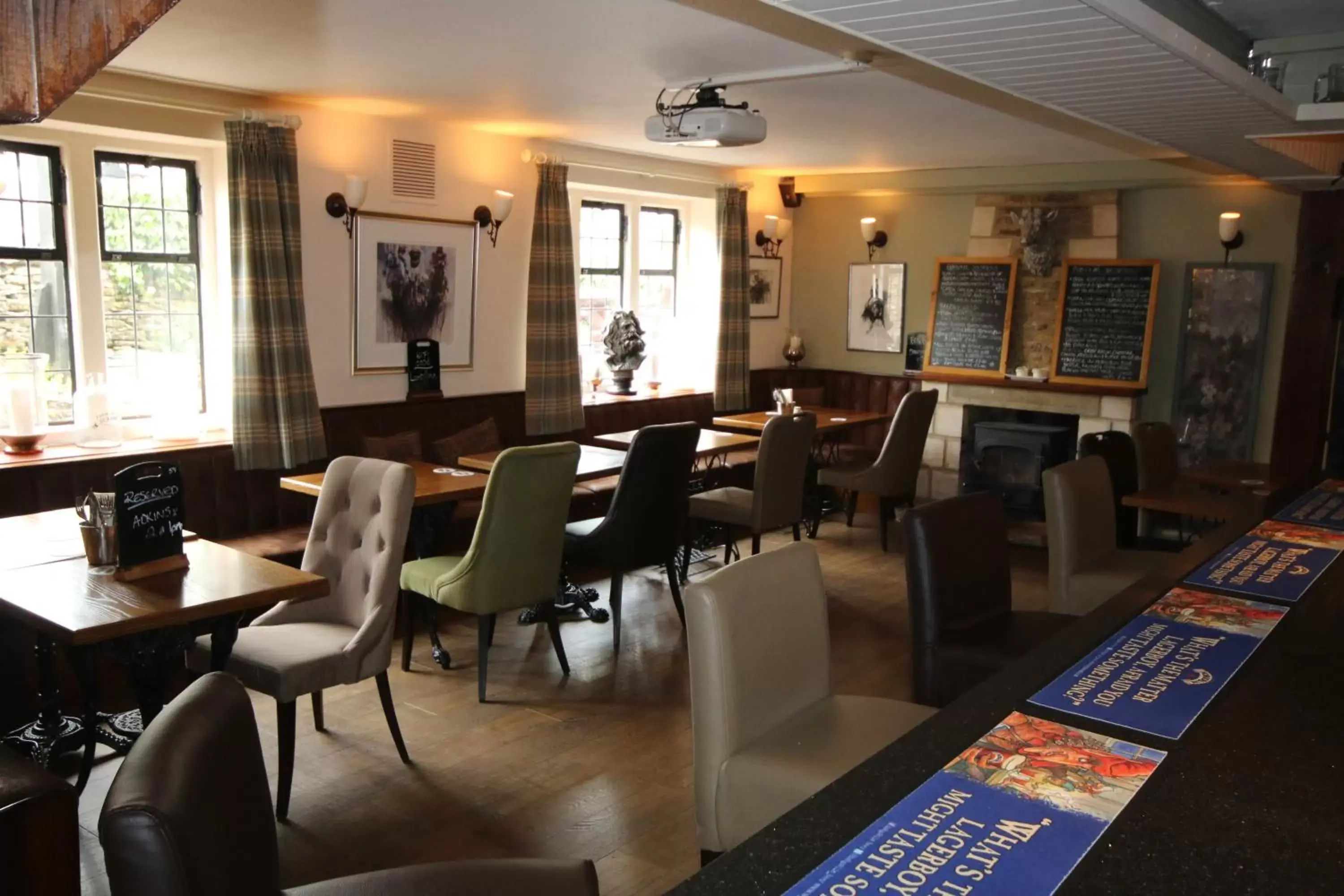 Lounge or bar, Restaurant/Places to Eat in The Lamb Inn