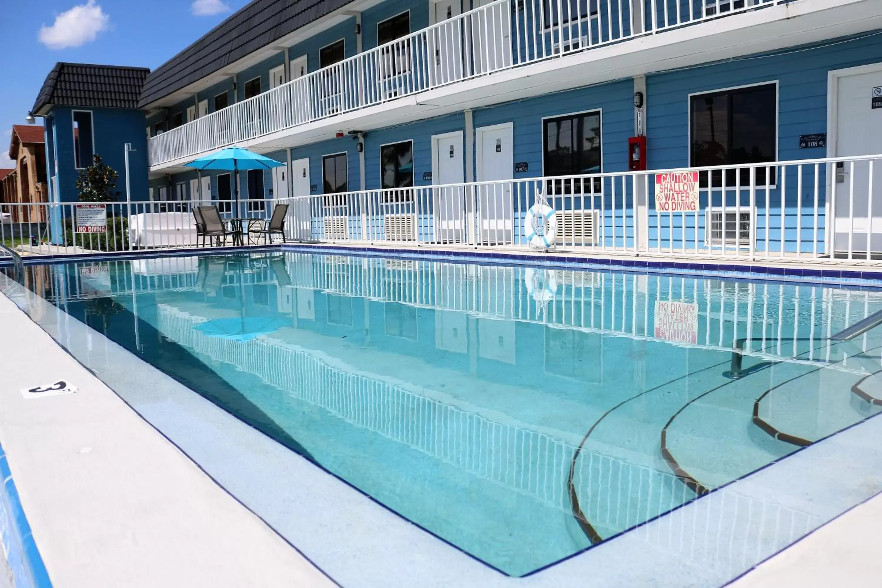 Swimming Pool in Monte Carlo Inn- Near Disney