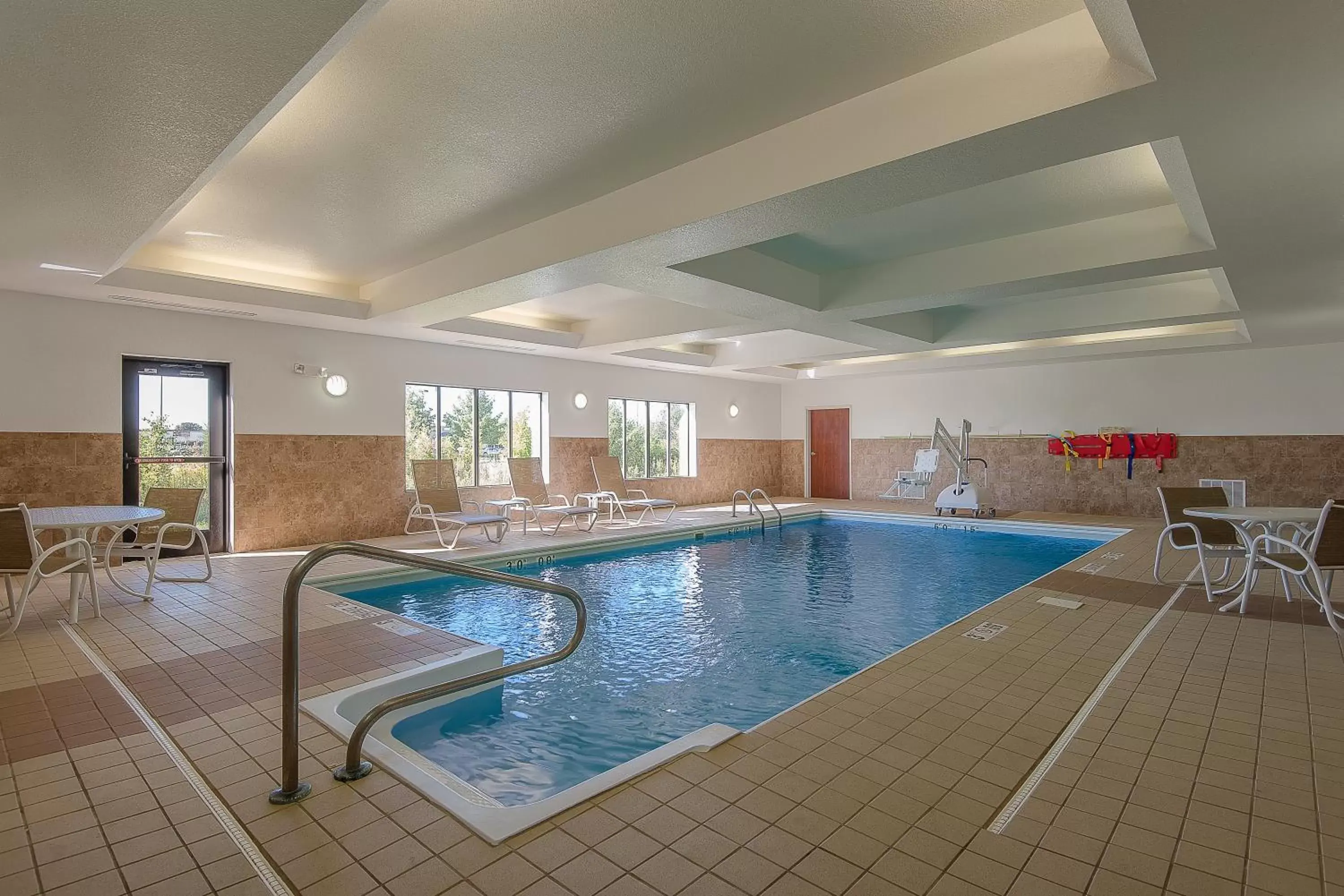 Swimming pool in Holiday Inn Express and Suites Lafayette East by IHG Swimming pool in Holiday Inn Express and Suites Lafayette East by IHG