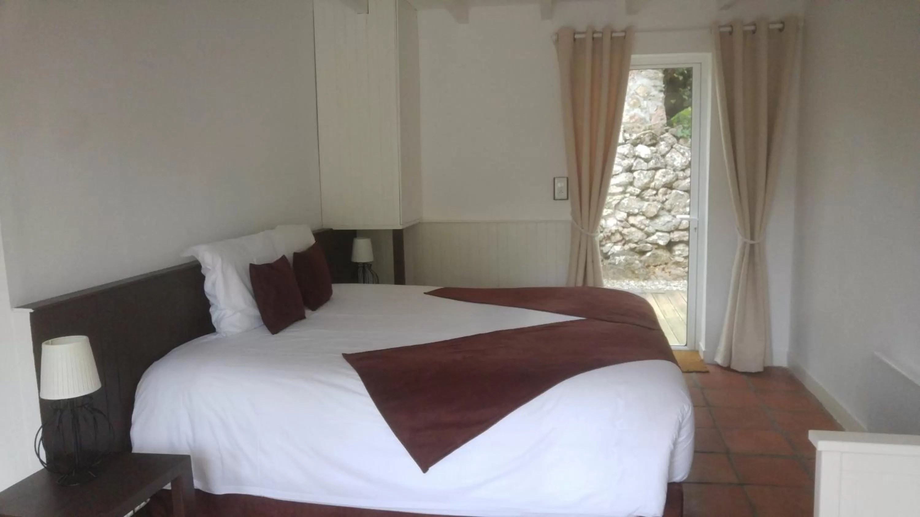 Photo of the whole room, Bed in Le Moulin de Varrians