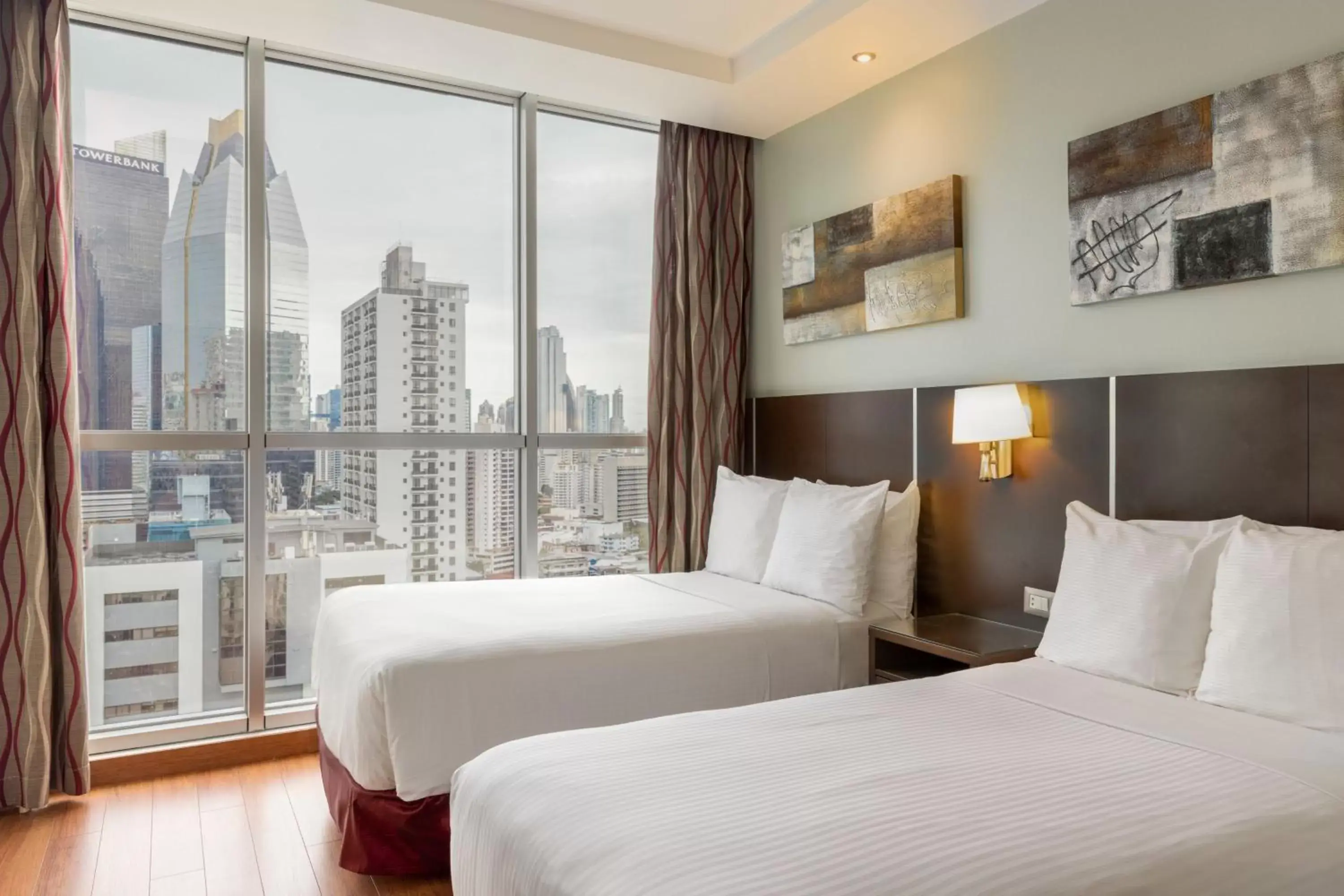 Photo of the whole room, Bed in Marriott Executive Apartments Panama City, Finisterre