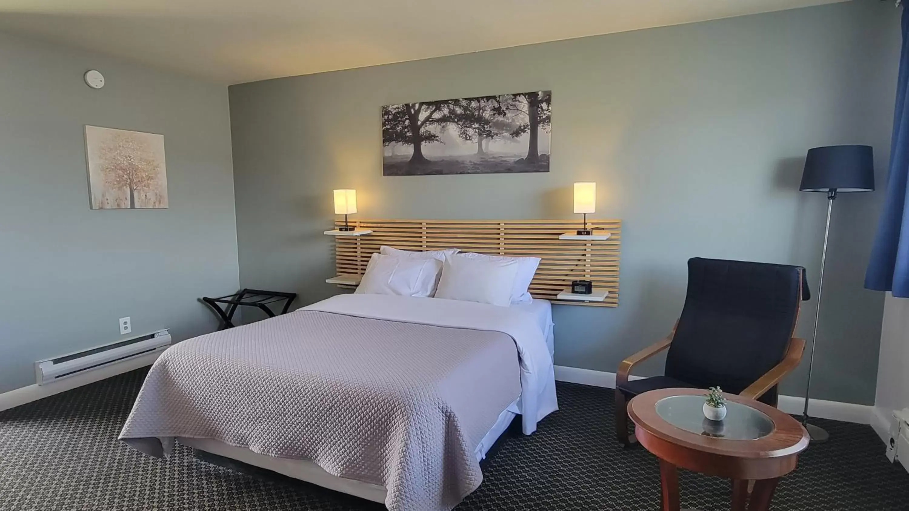 Queen Room in Lord Nelson Motel Queen Room in Lord Nelson Motel