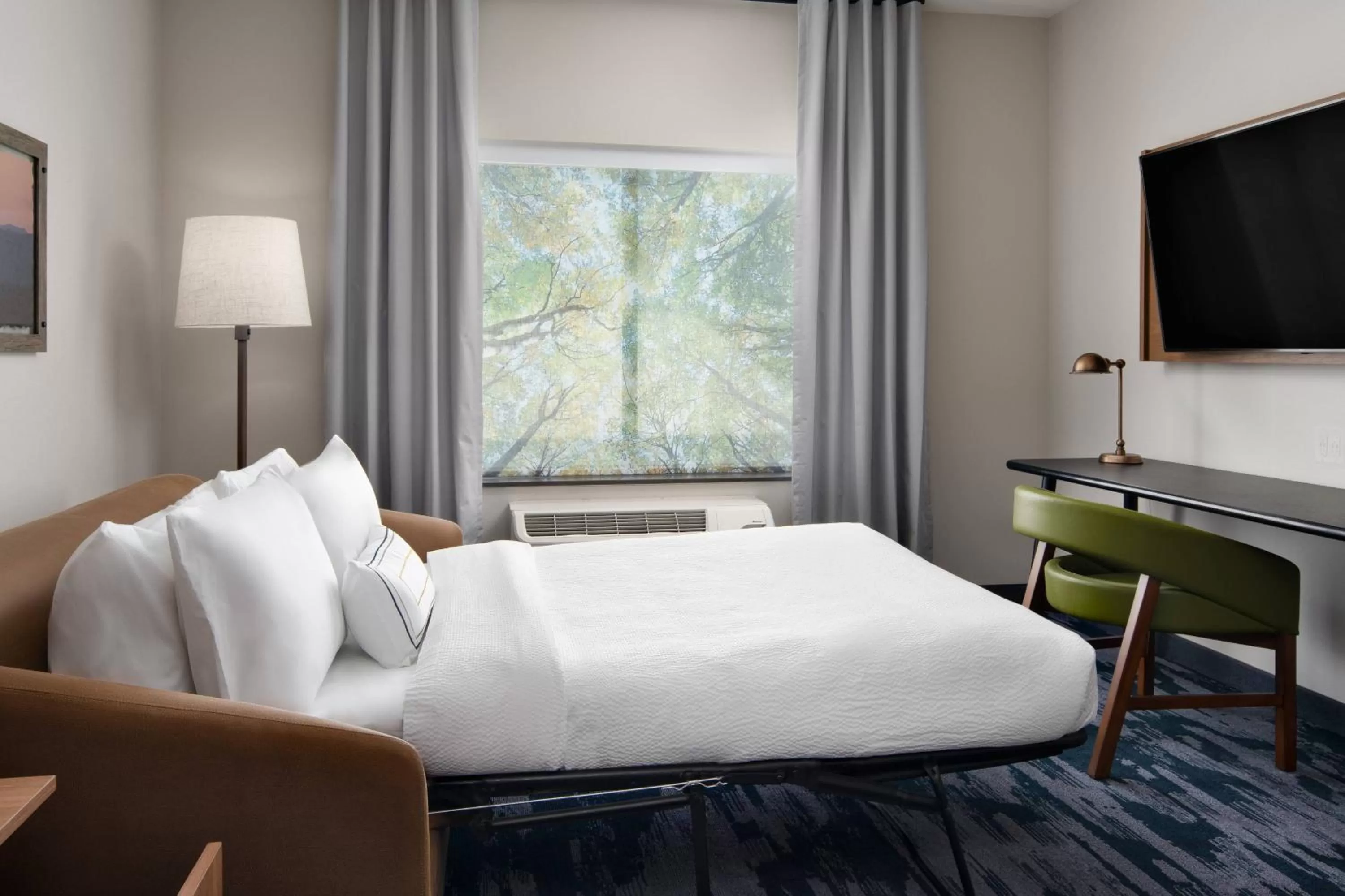 Photo of the whole room, Bed in Fairfield Inn & Suites by Marriott Lake Geneva