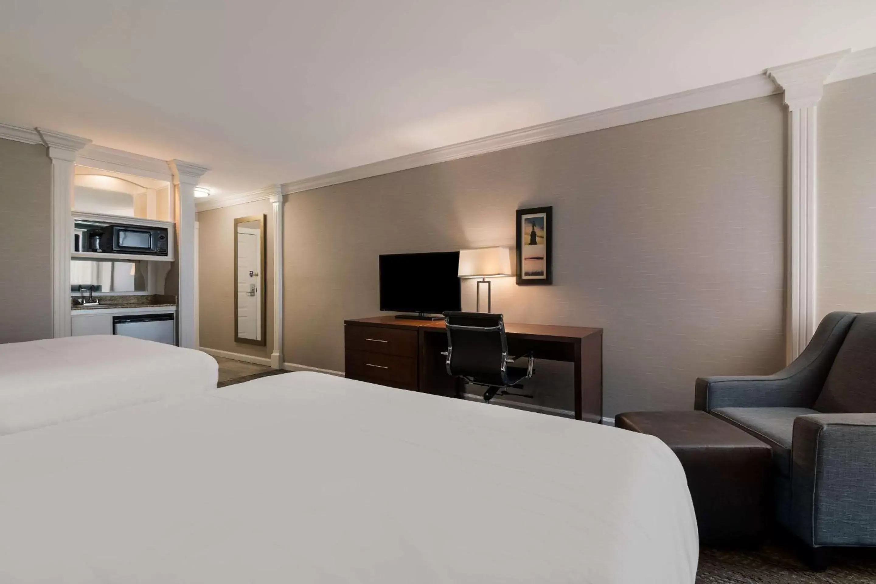 Bedroom, Bed in Comfort Inn & Suites Plattsburgh - Morrisonville