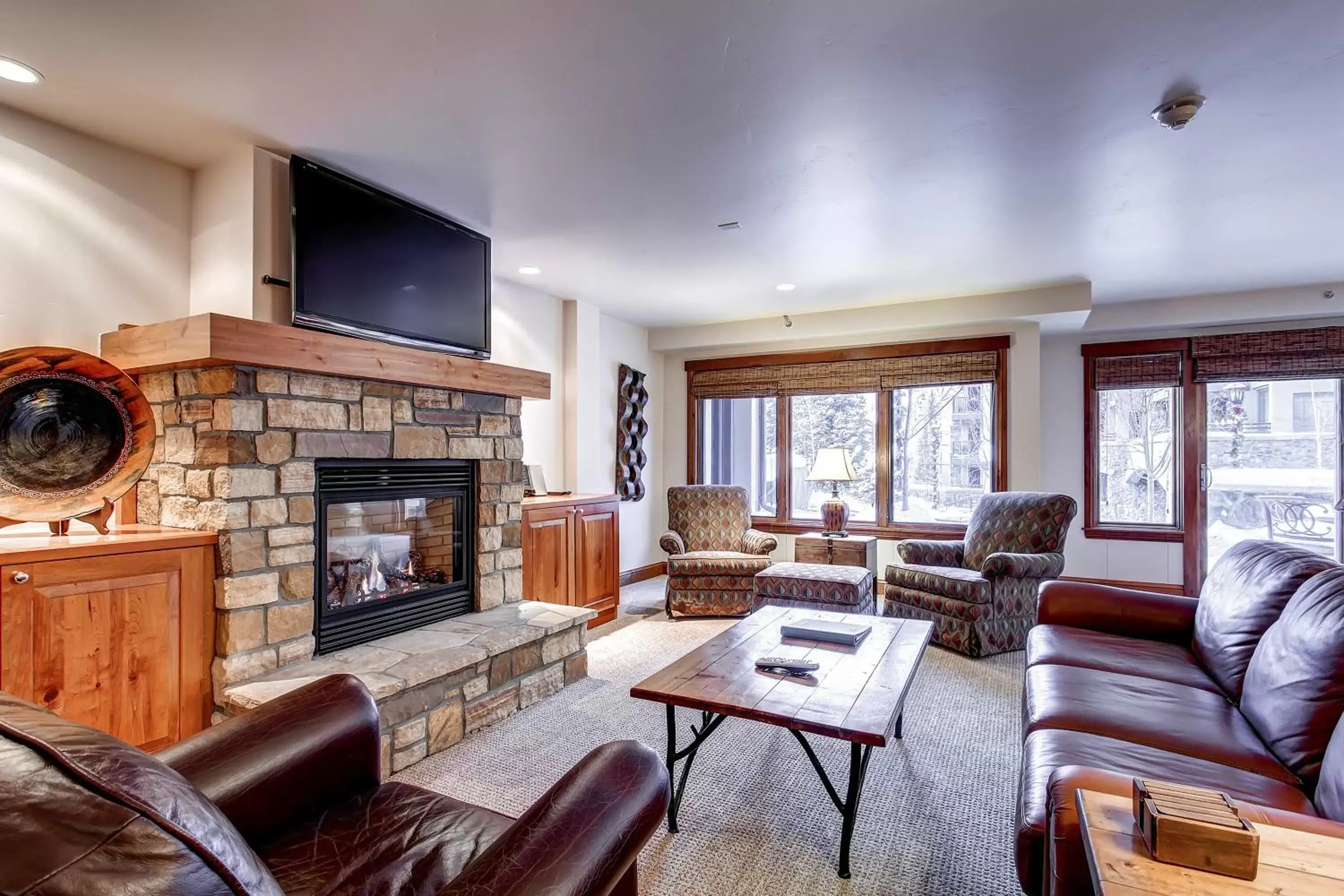 TV and multimedia, Seating Area in Lion Square Lodge