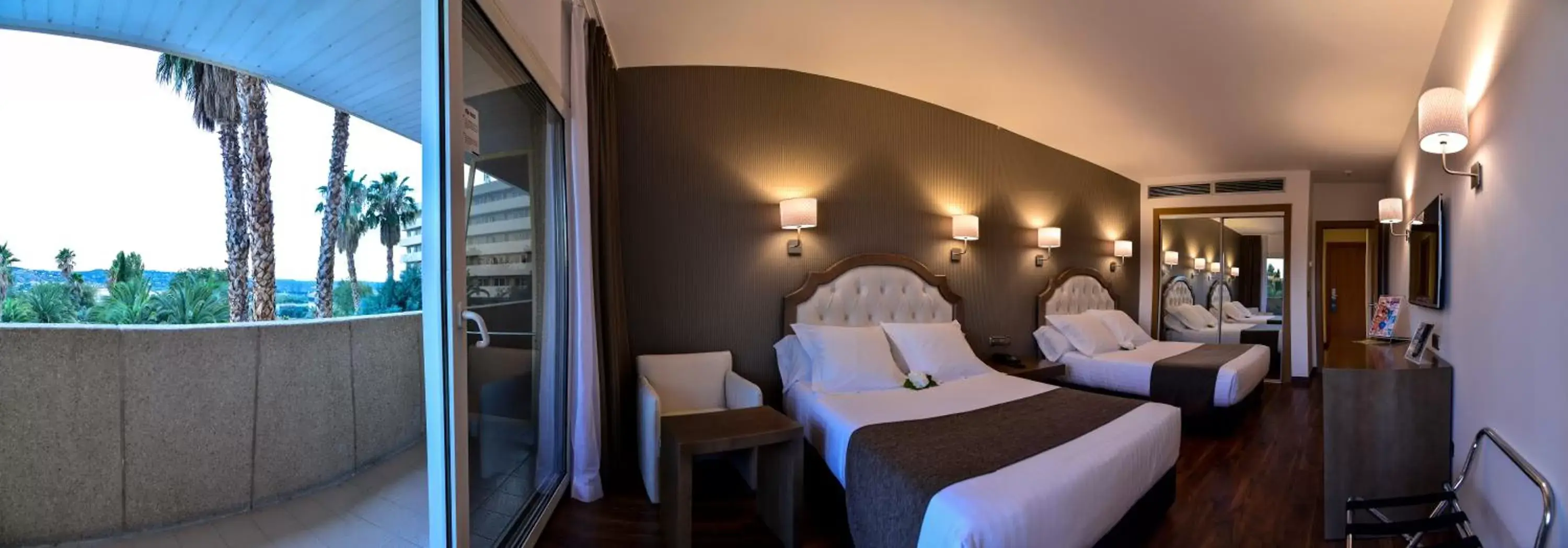 Bed in Beatriz Toledo Auditorium & Spa