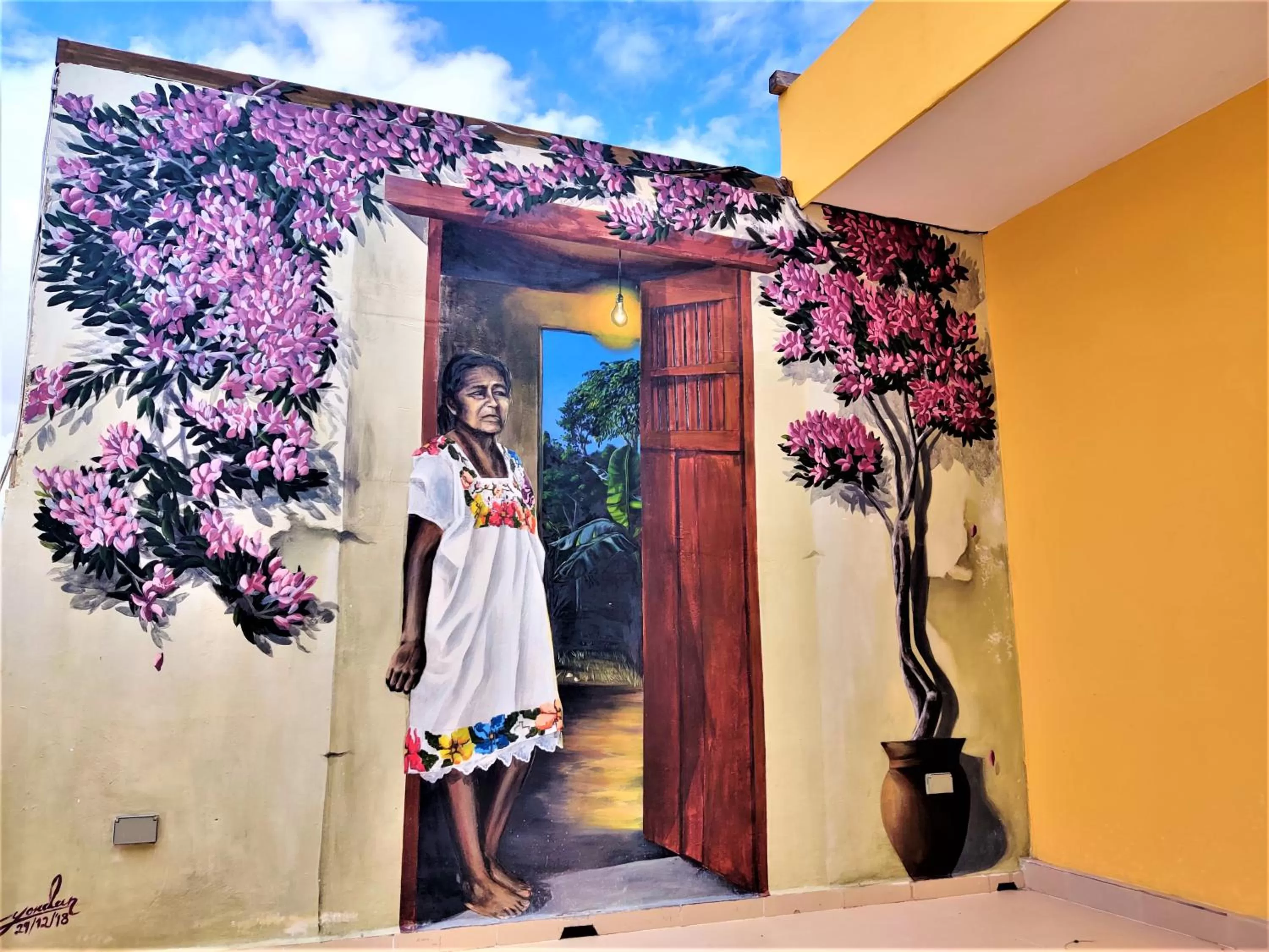 Property building in Maison del Embajador