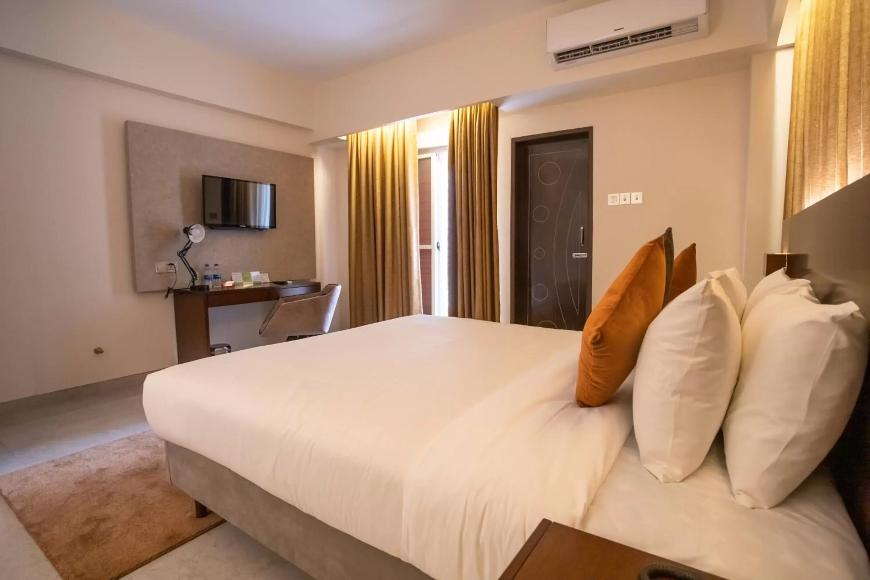 Photo of the whole room, Bed in Jatra Flagship Chattogram City Centre Photo of the whole room, Bed in Jatra Flagship Chattogram City Centre