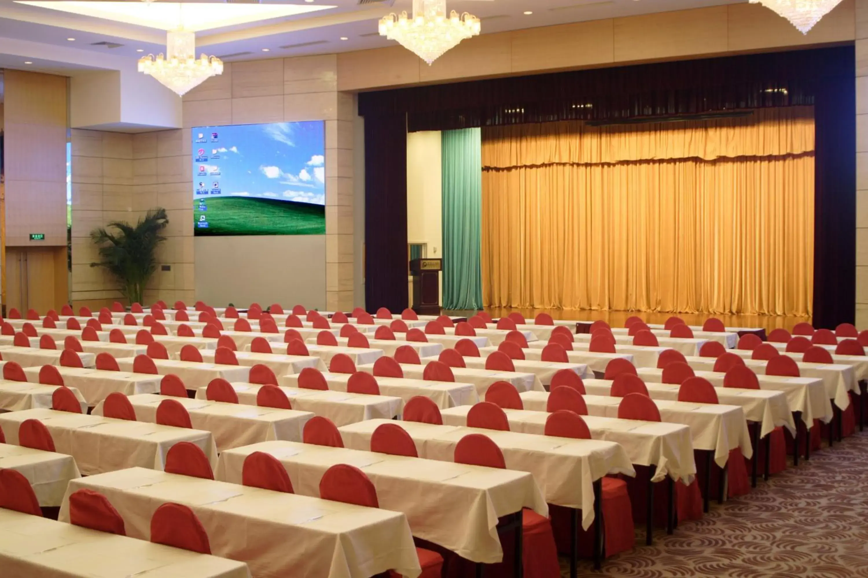 Business facilities in Poly Plaza Hotel