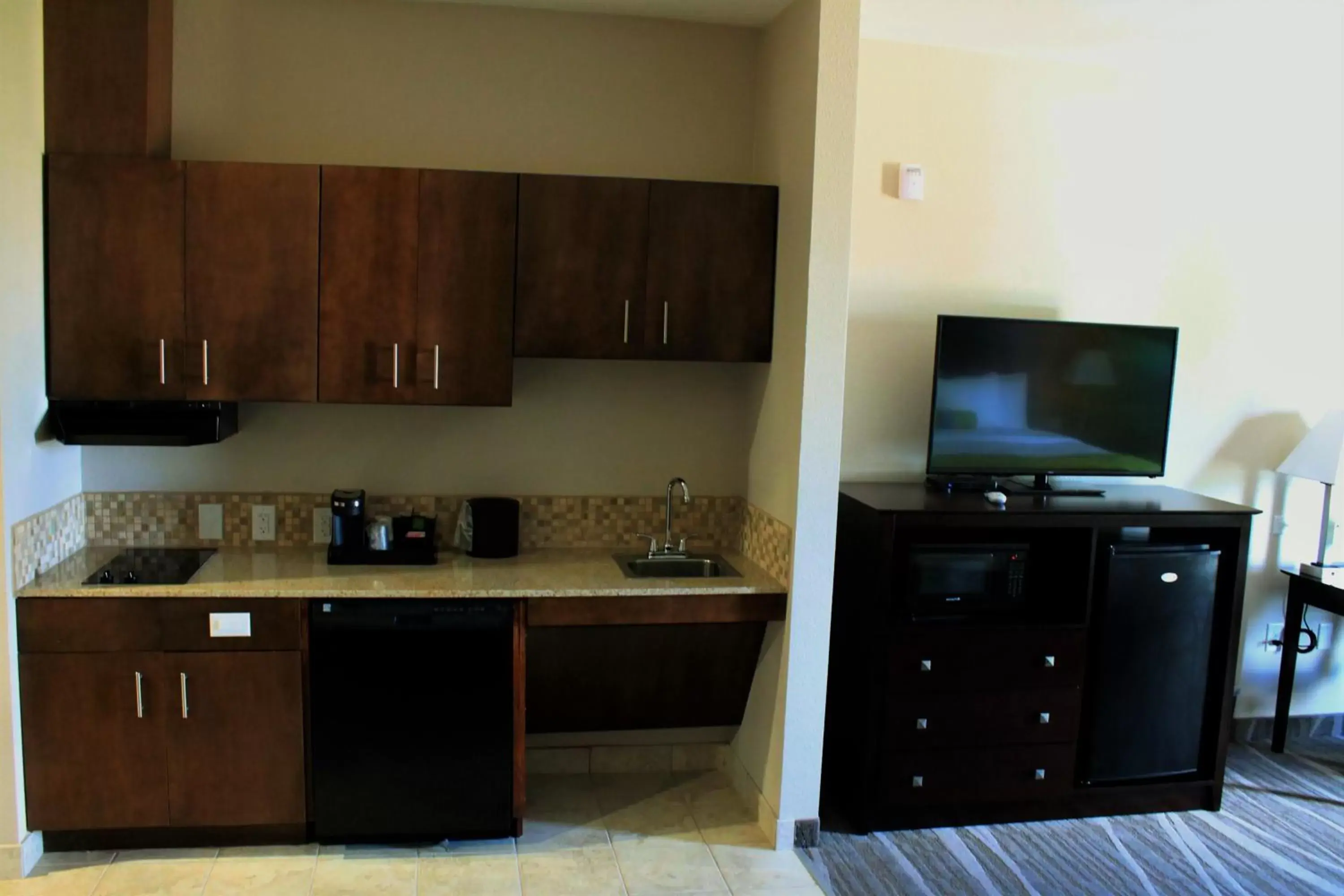 Kitchen or kitchenette, Kitchen/Kitchenette in Best Western Plus Denver City Hotel & Suites