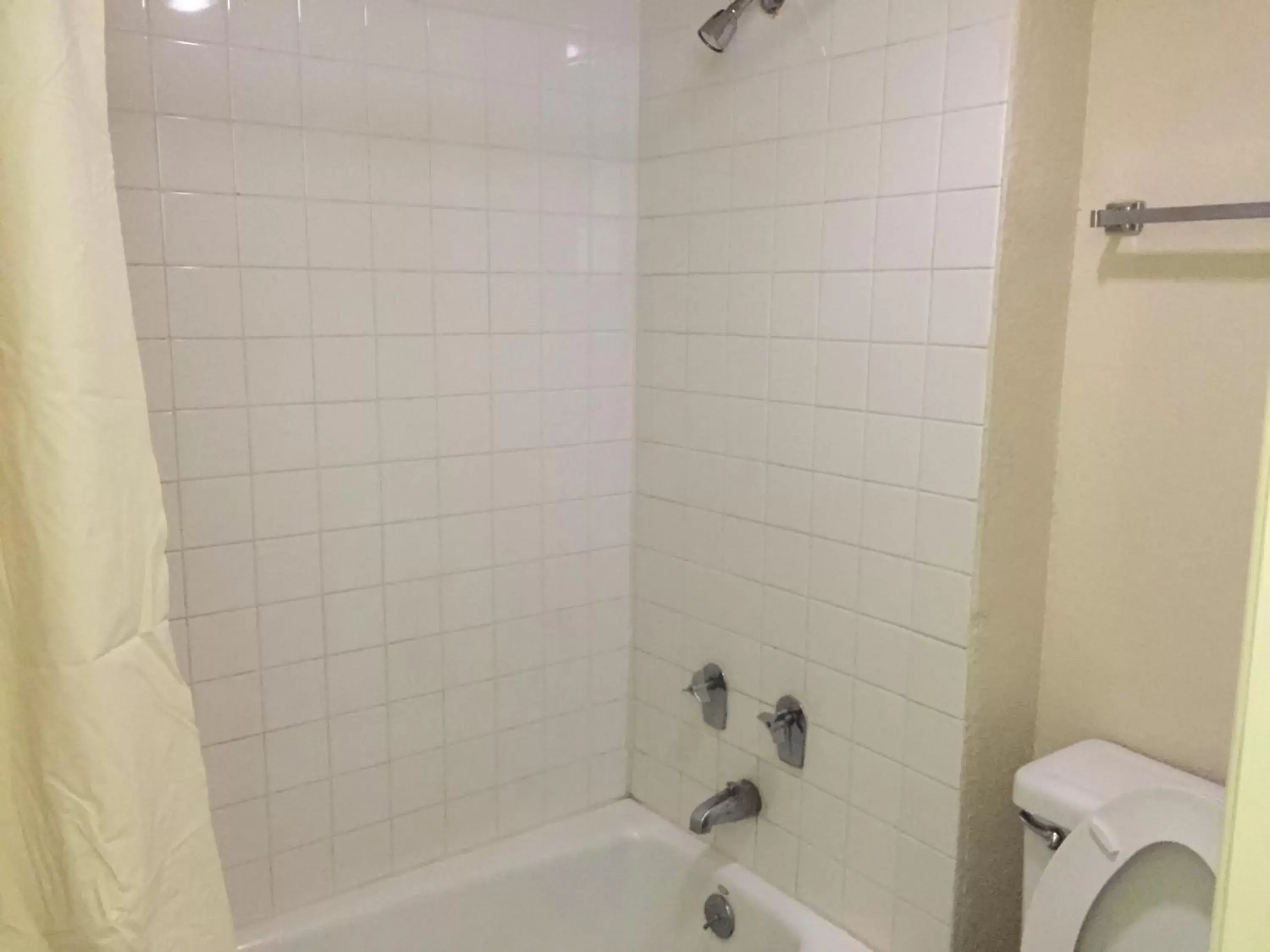 Shower, Bathroom in EZ 8 Motel Airporter