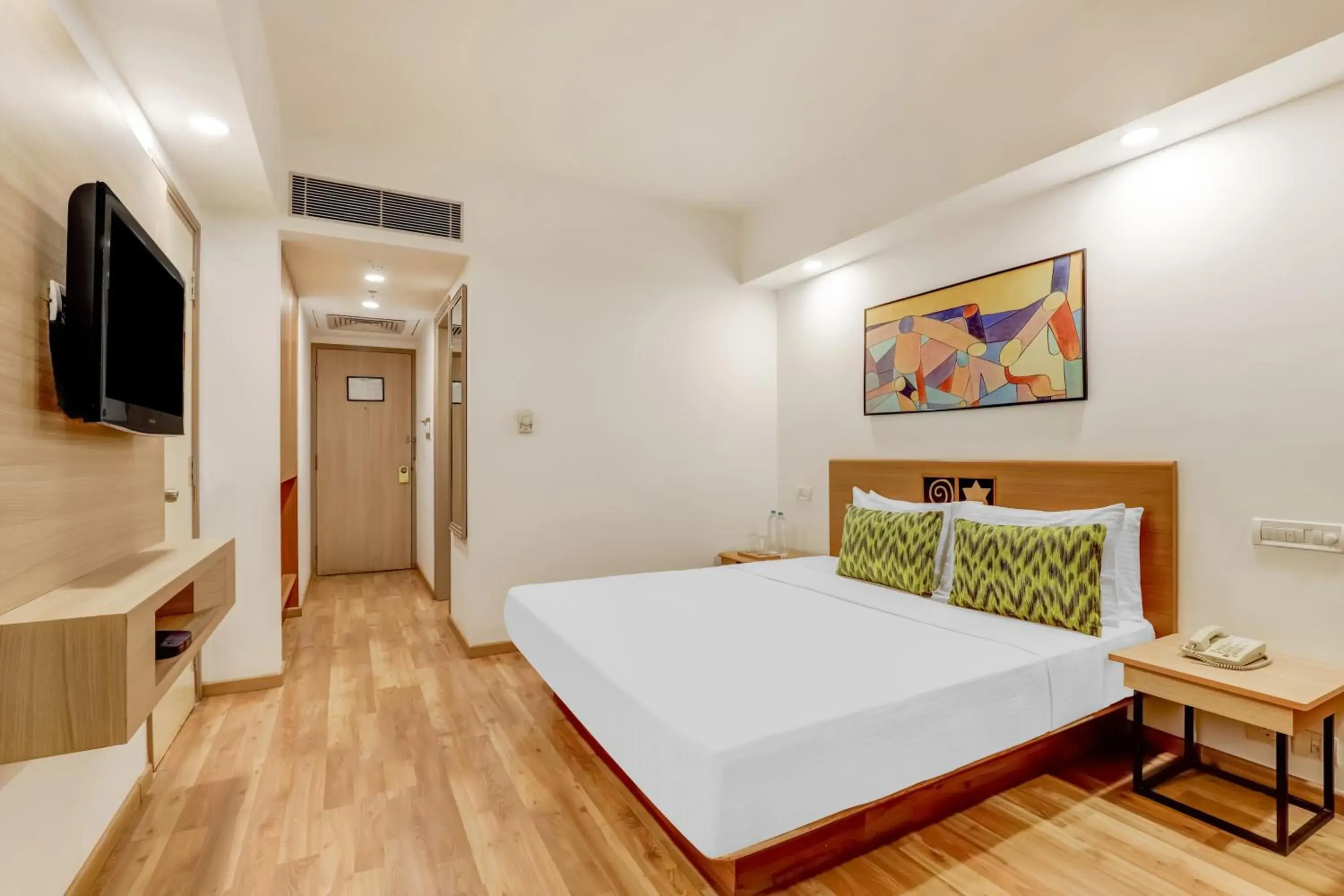 Bedroom, Bed in Lemon Tree Hotel, Ahmedabad