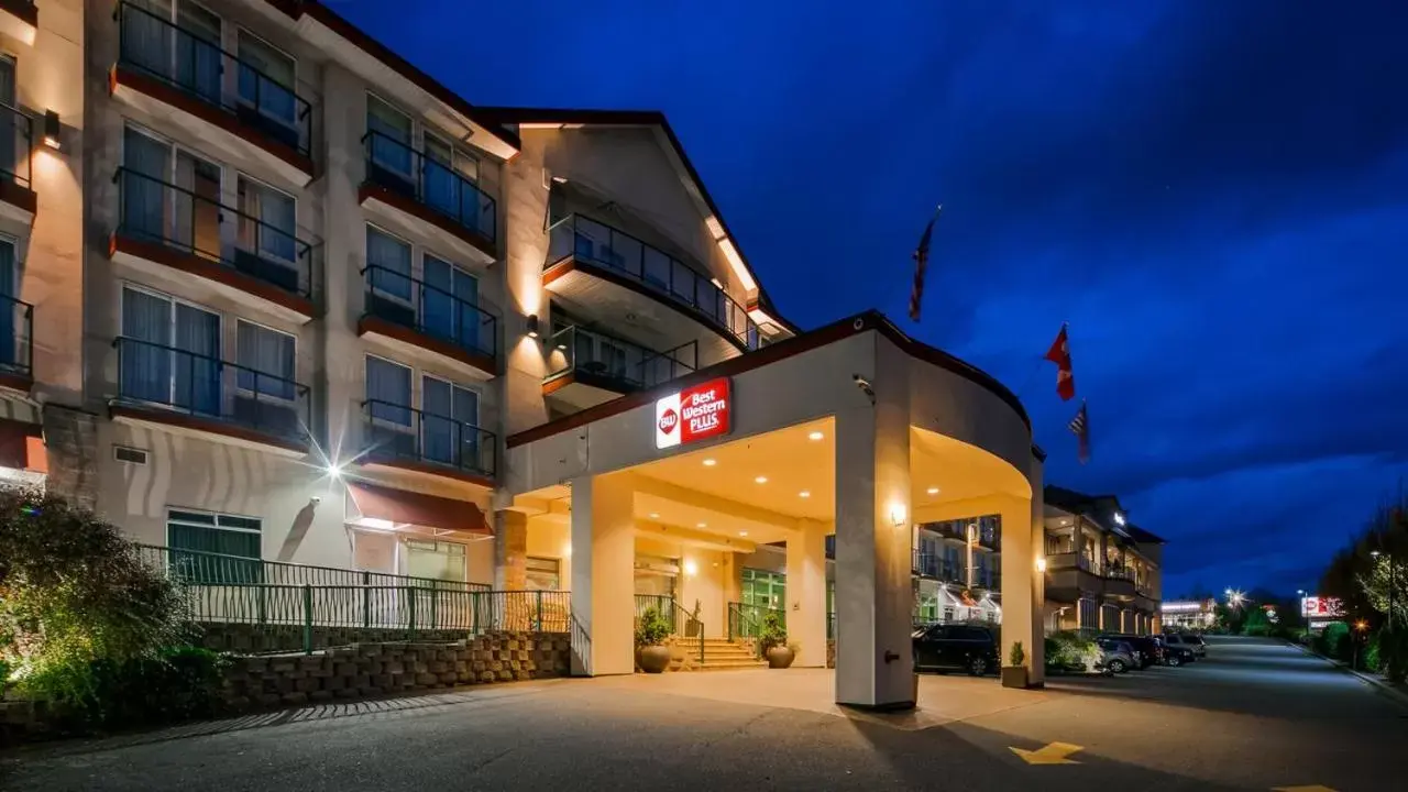 Facade/entrance, Property Building in Best Western PLUS Mission City Lodge