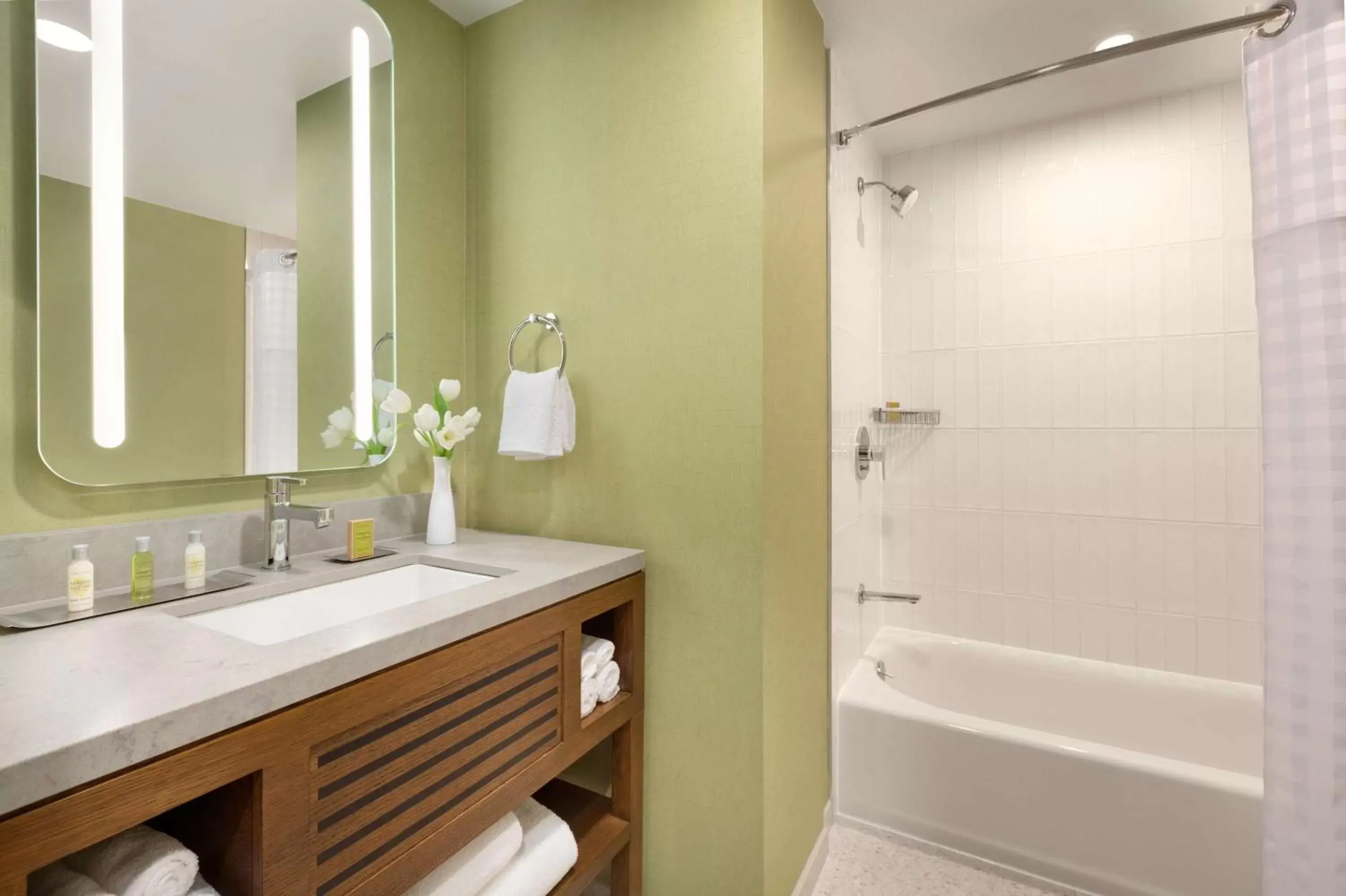 Bathroom in DoubleTree by Hilton Campbell - Pruneyard Plaza