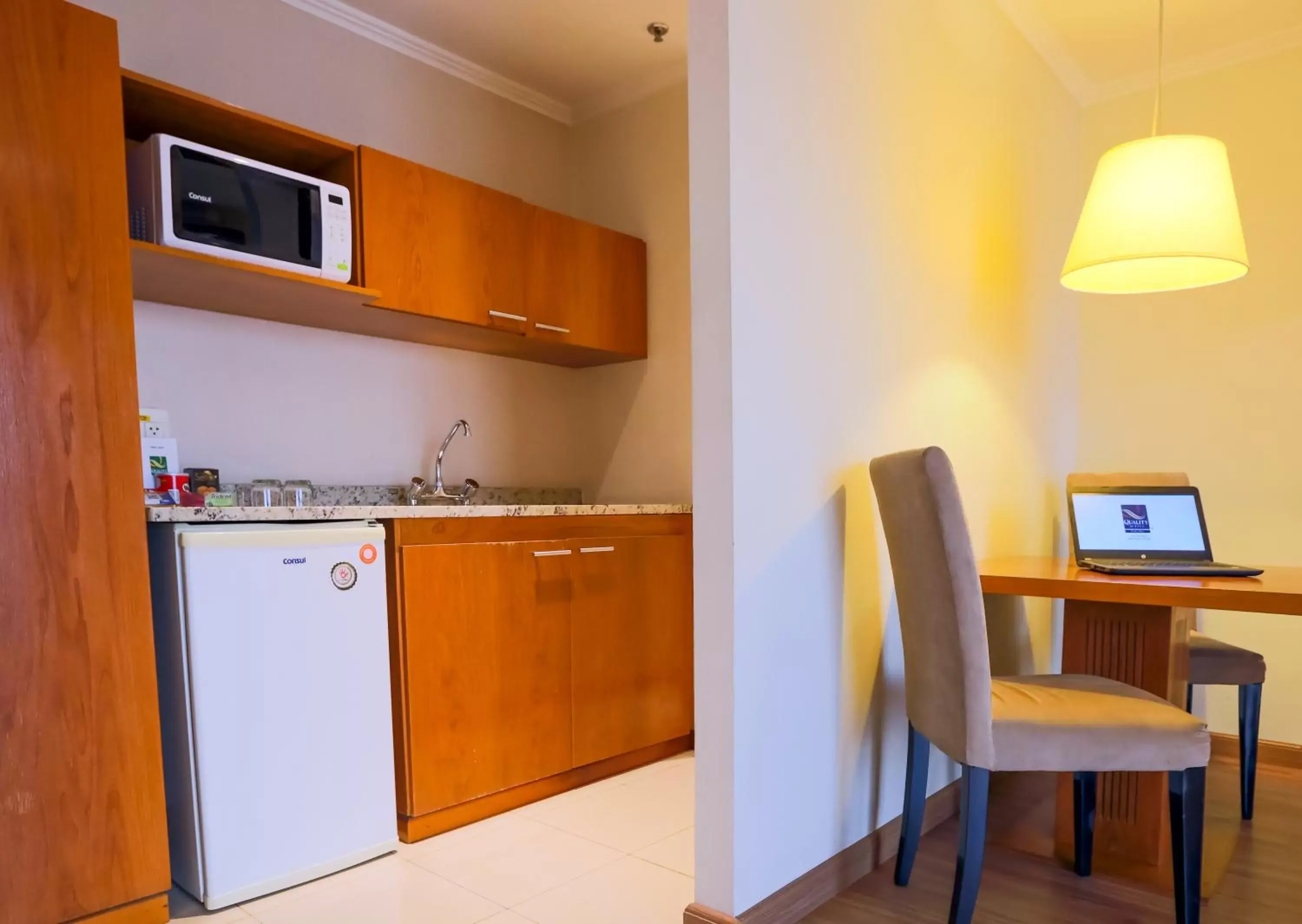 Kitchen or kitchenette, Kitchen/Kitchenette in Quality Suites Vila Olimpia