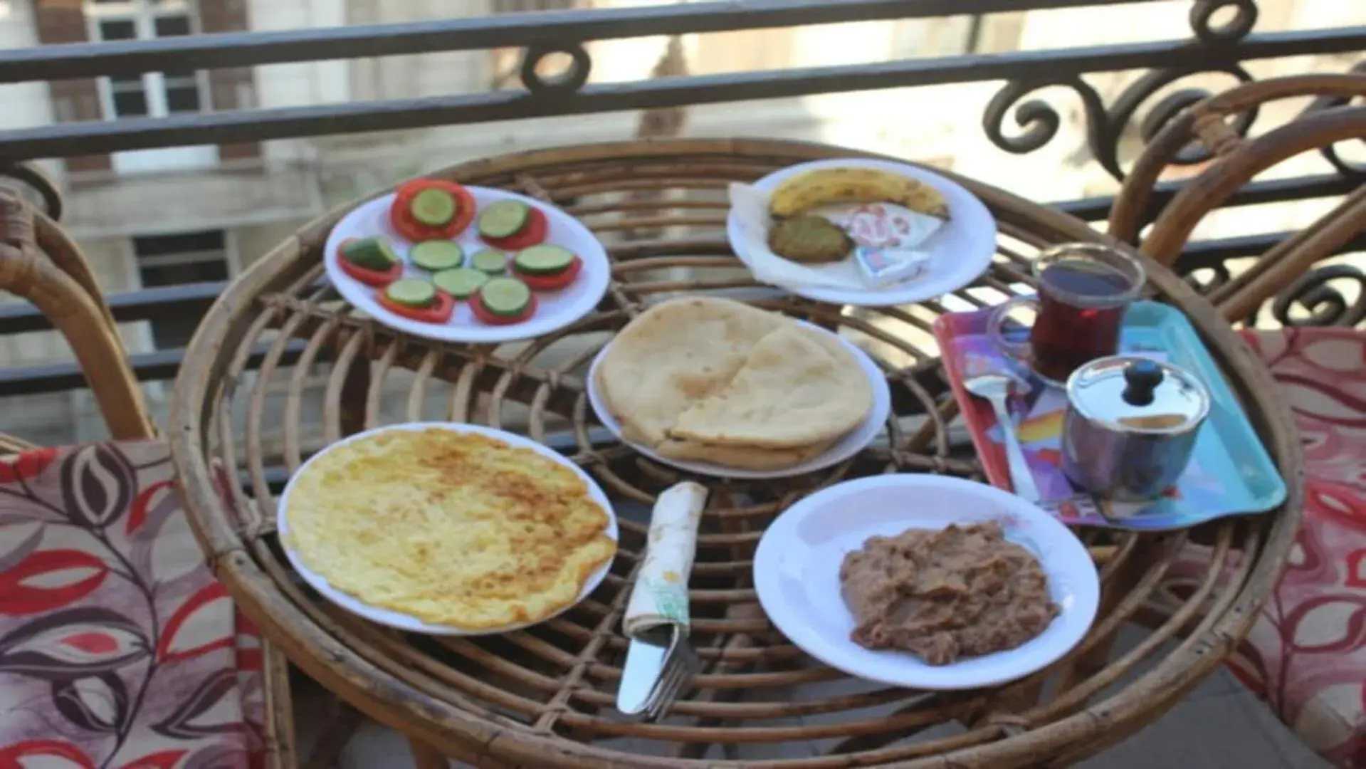 Breakfast in Meramees Hostel