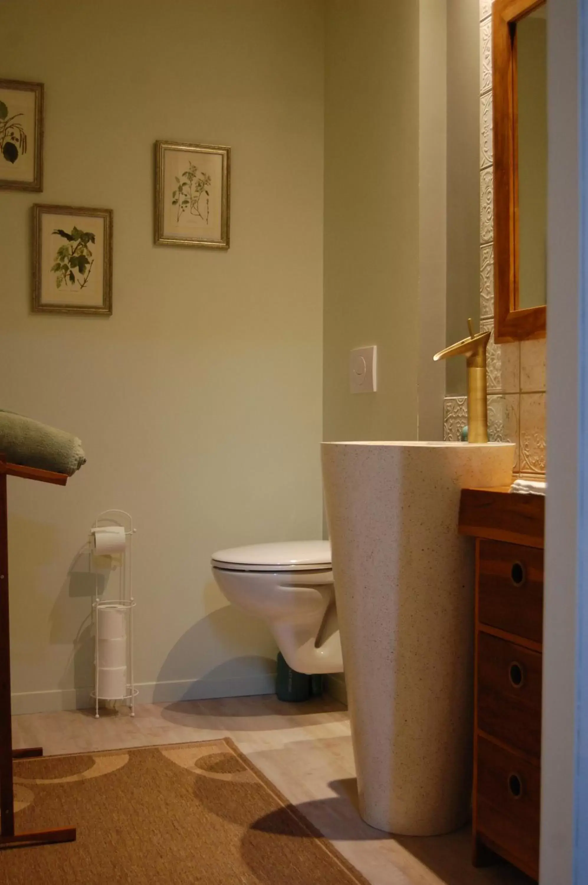 Shower, Bathroom in Madeleine Bergerac