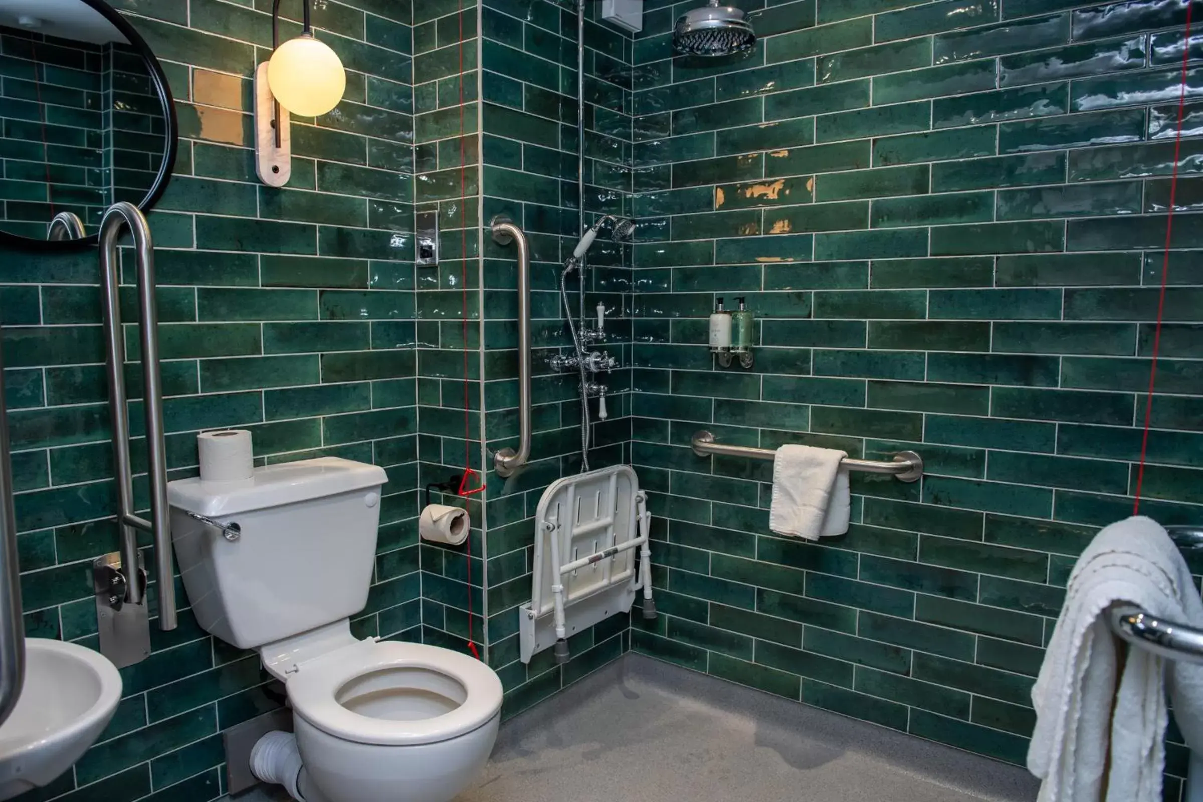 Bathroom in The Red Lion Inn by Chef & Brewer Collection