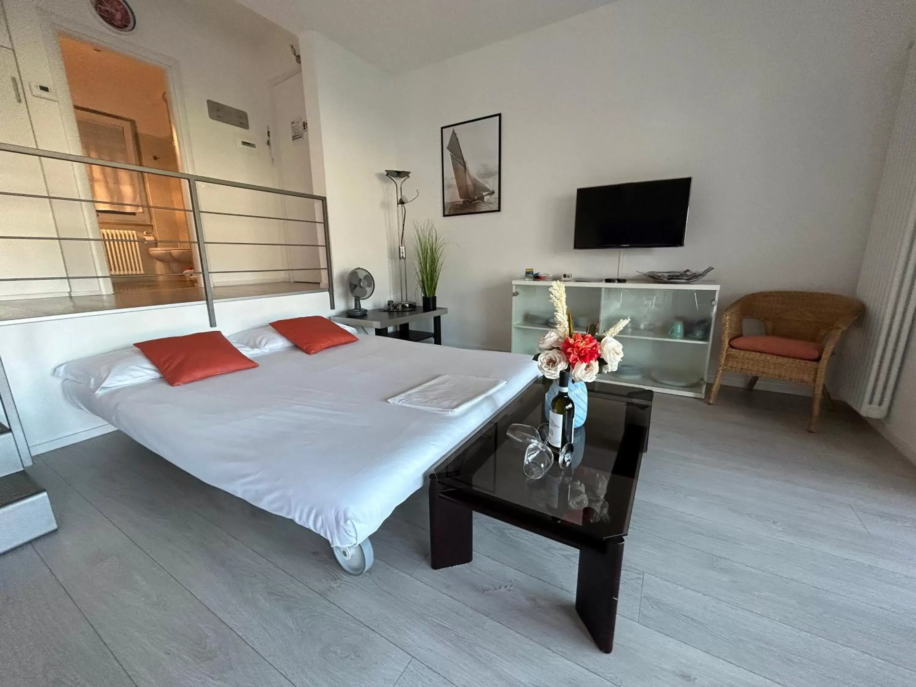 Living room, Bed in Gardesana Active Apartments