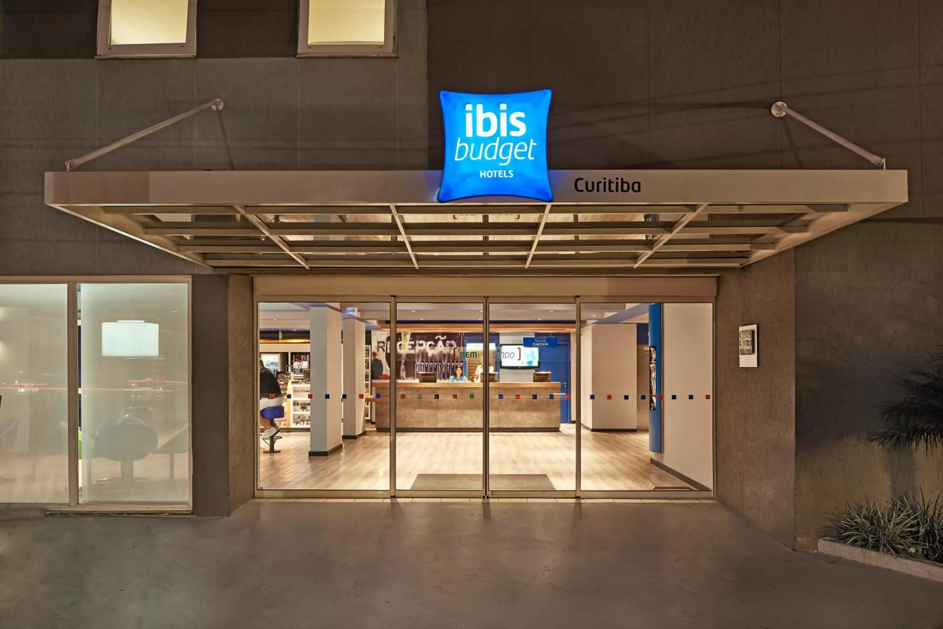 Facade/entrance in ibis budget Curitiba Centro