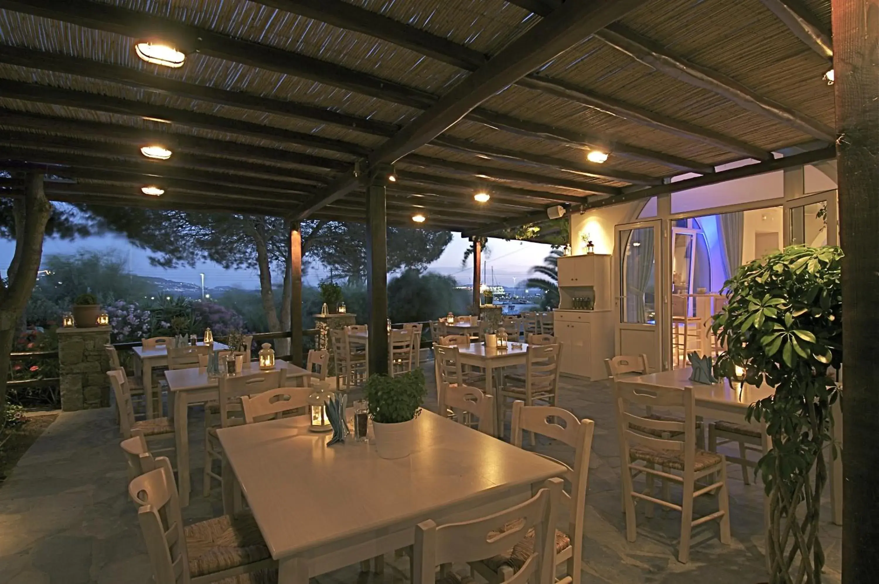 Restaurant/places to eat in Makis Place Restaurant/places to eat in Makis Place