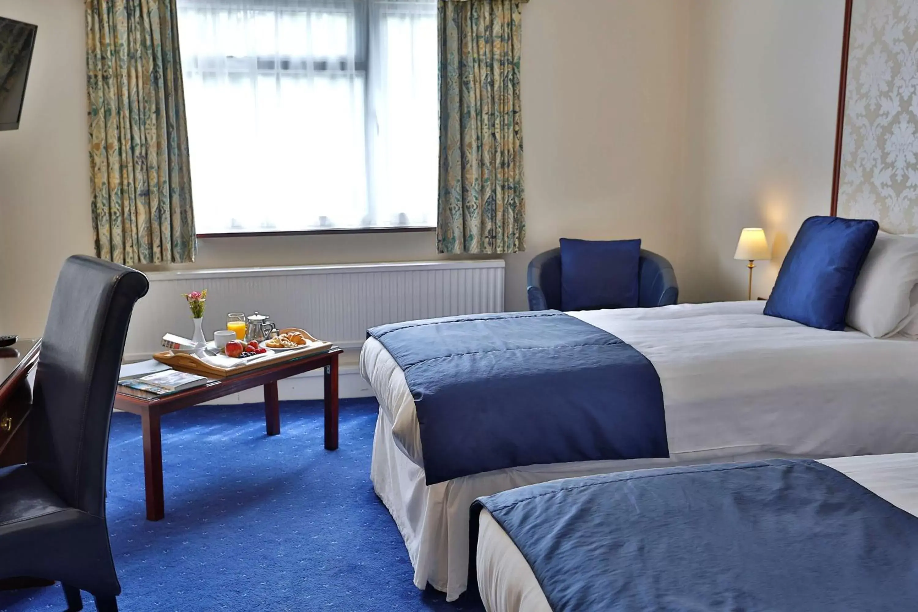 Photo of the whole room, Bed in Best Western Heronston Hotel & Spa