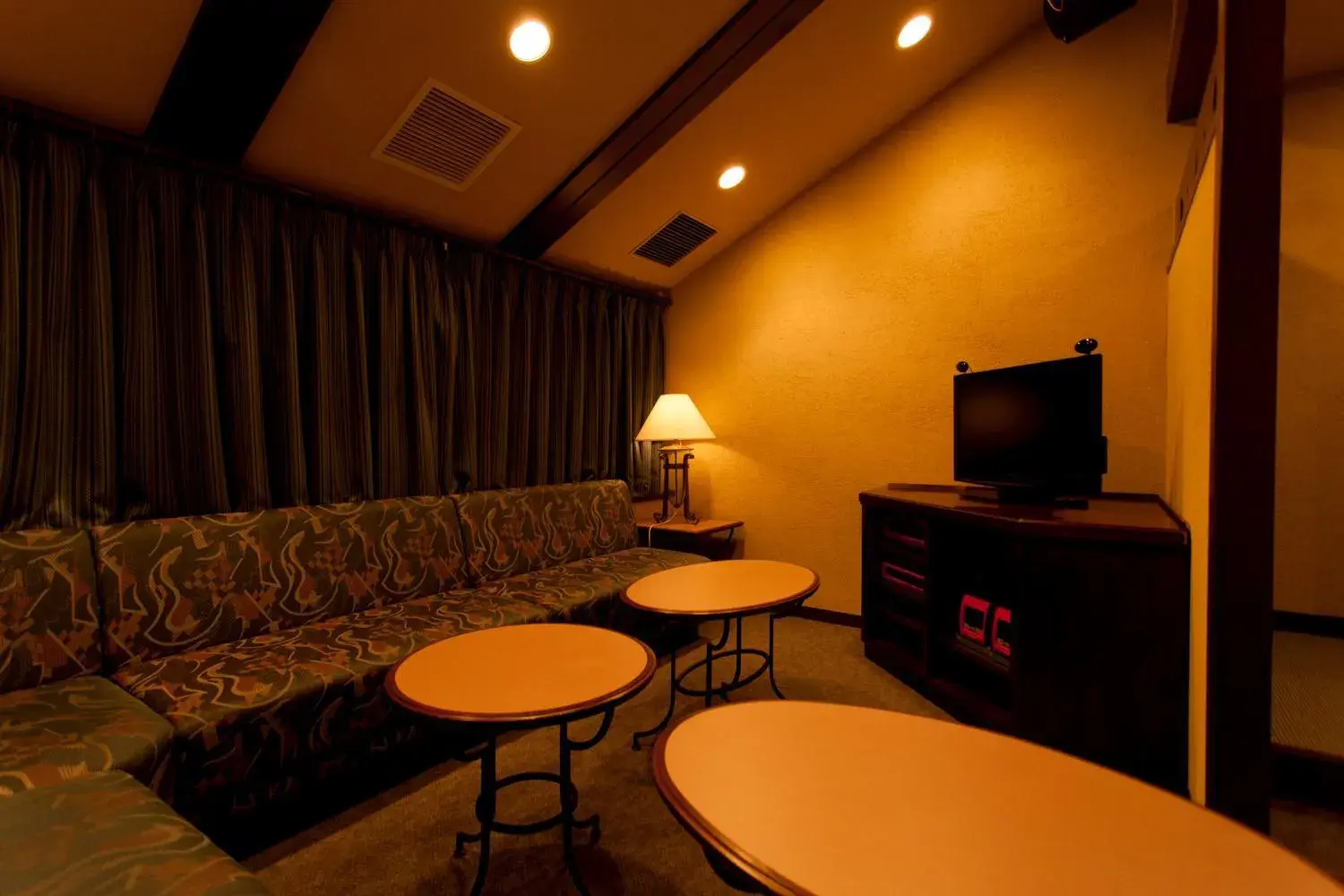 Karaoke, Lounge/Bar in Sun Members Hirugano Hotel