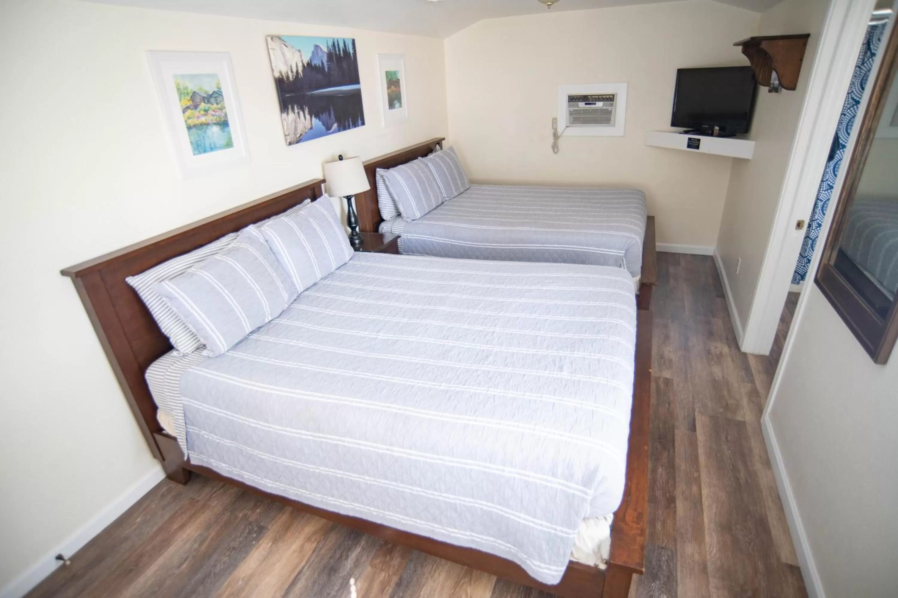 Bed in Mt Williamson Motel and Basecamp