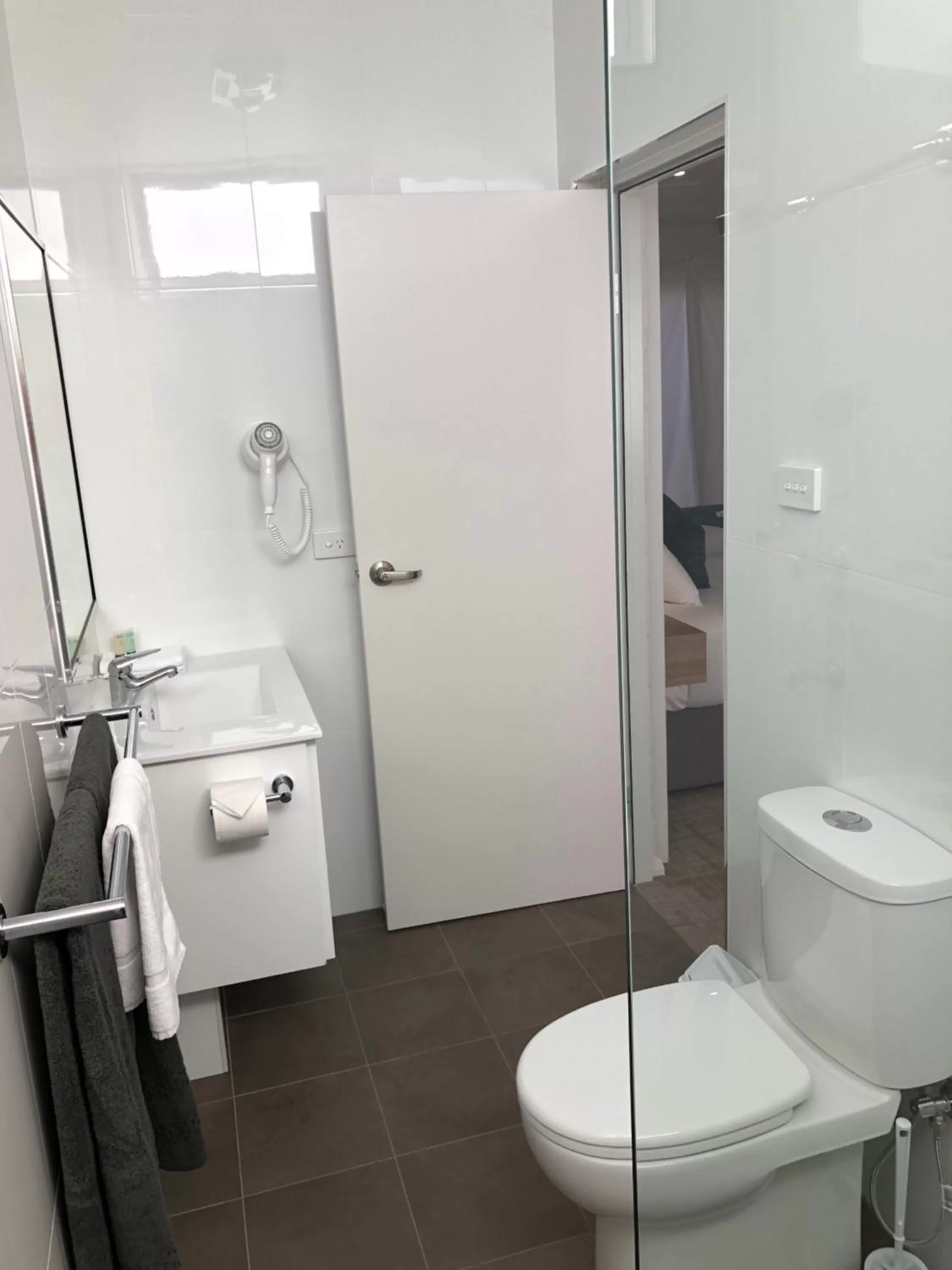 Bathroom in Gundagai Tourist Suites