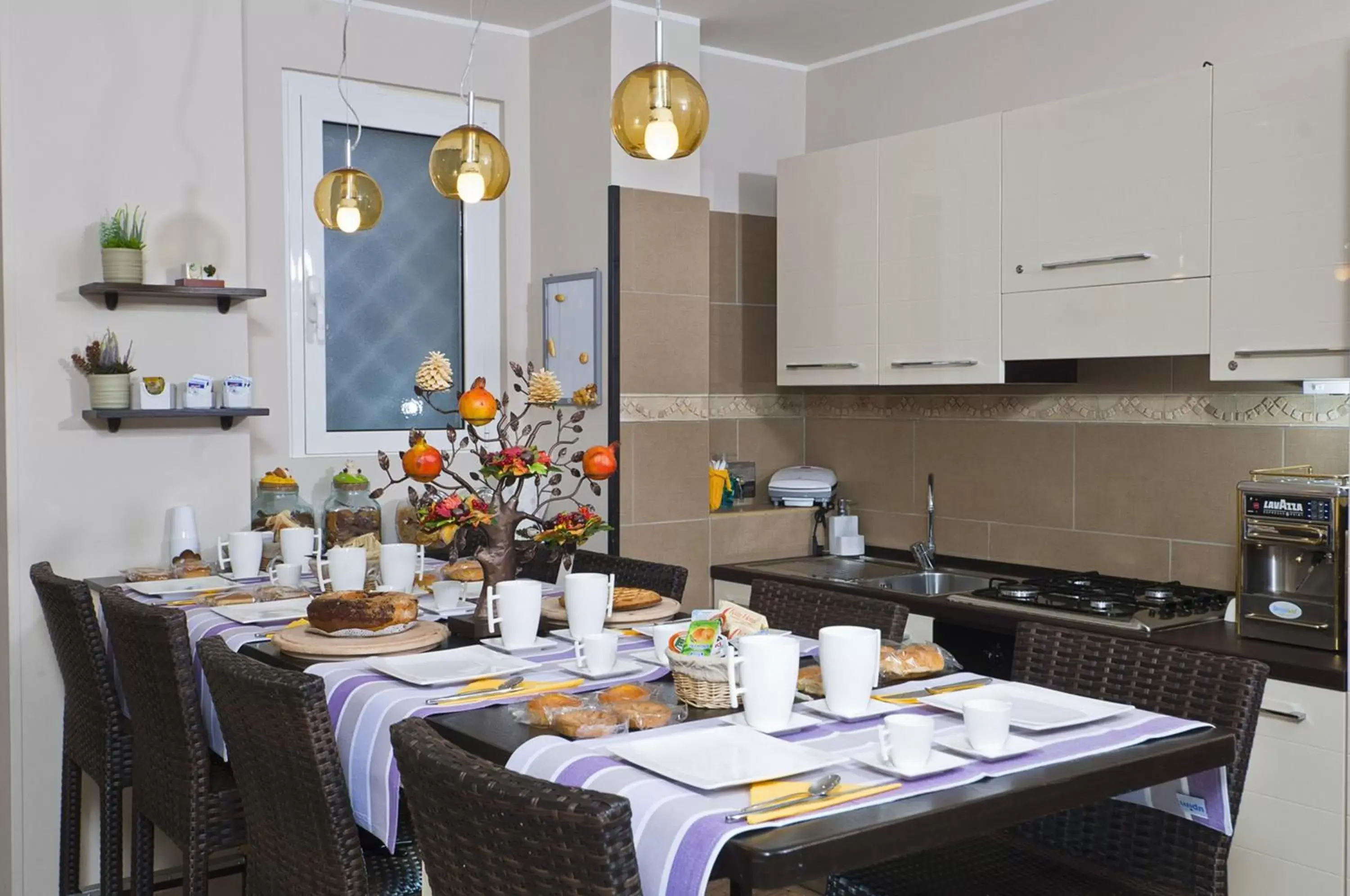 Communal kitchen, Dining Area in Bed & Breakfast Armonie Romane
