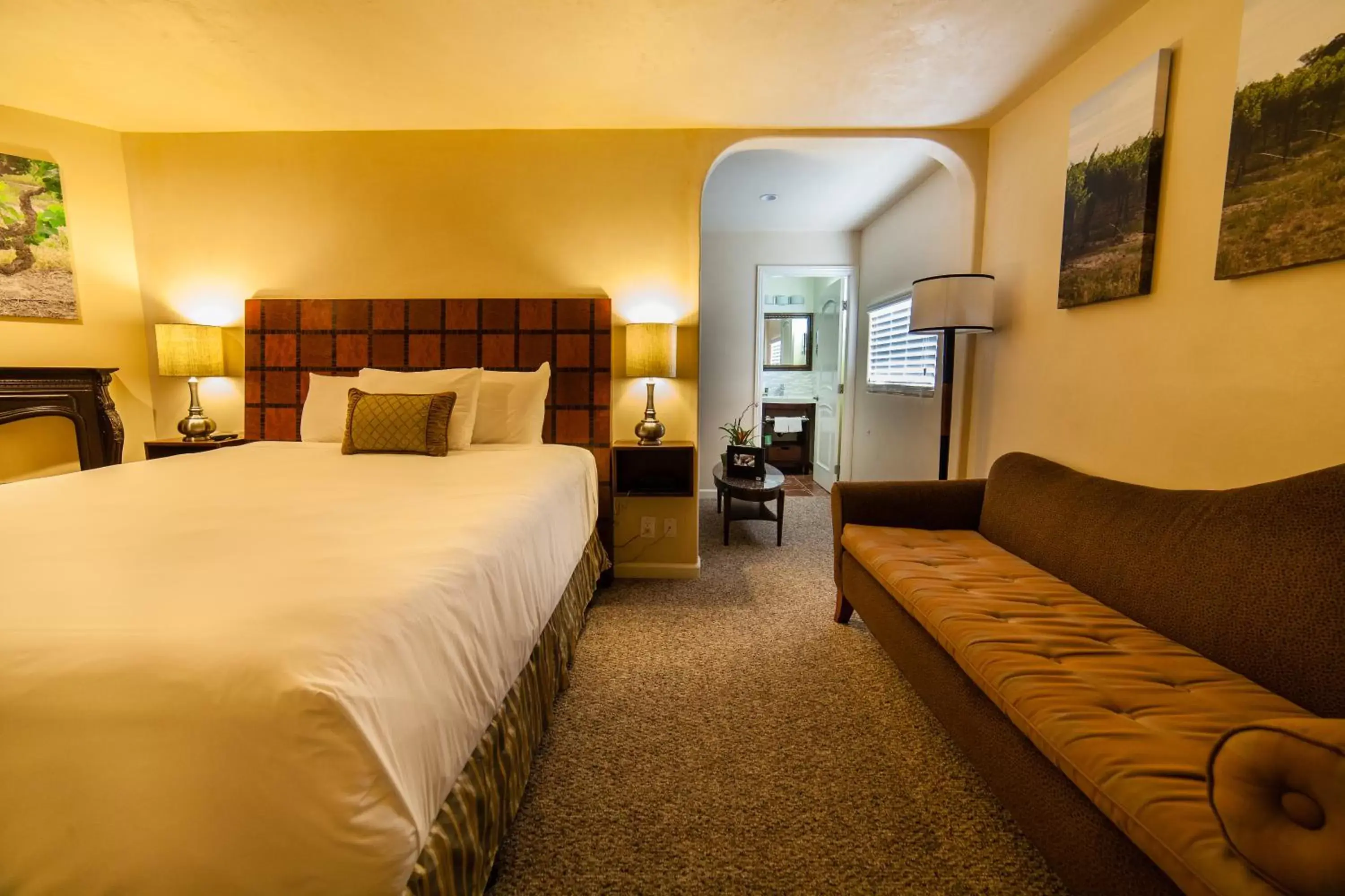 Photo of the whole room, Bed in The Vendange Carmel Inn & Suites