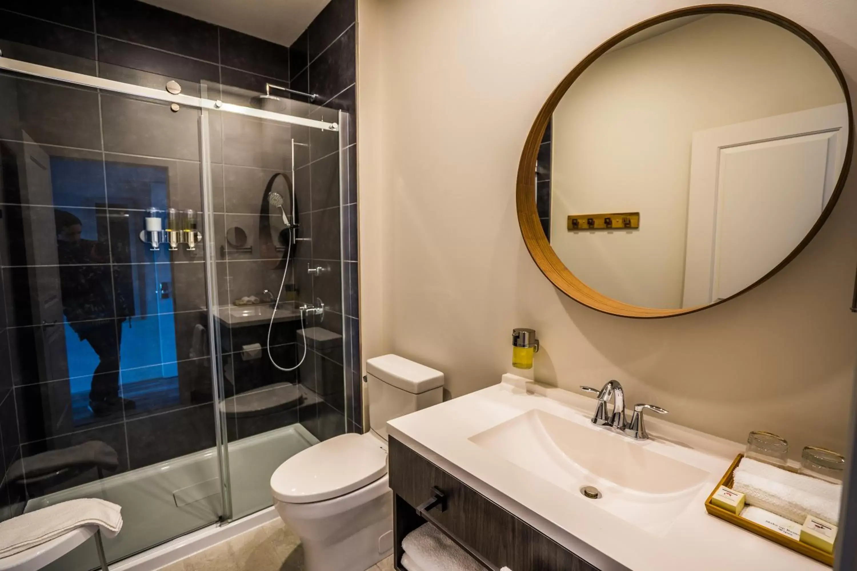 Bathroom in Le Bellevue Modern Lodge