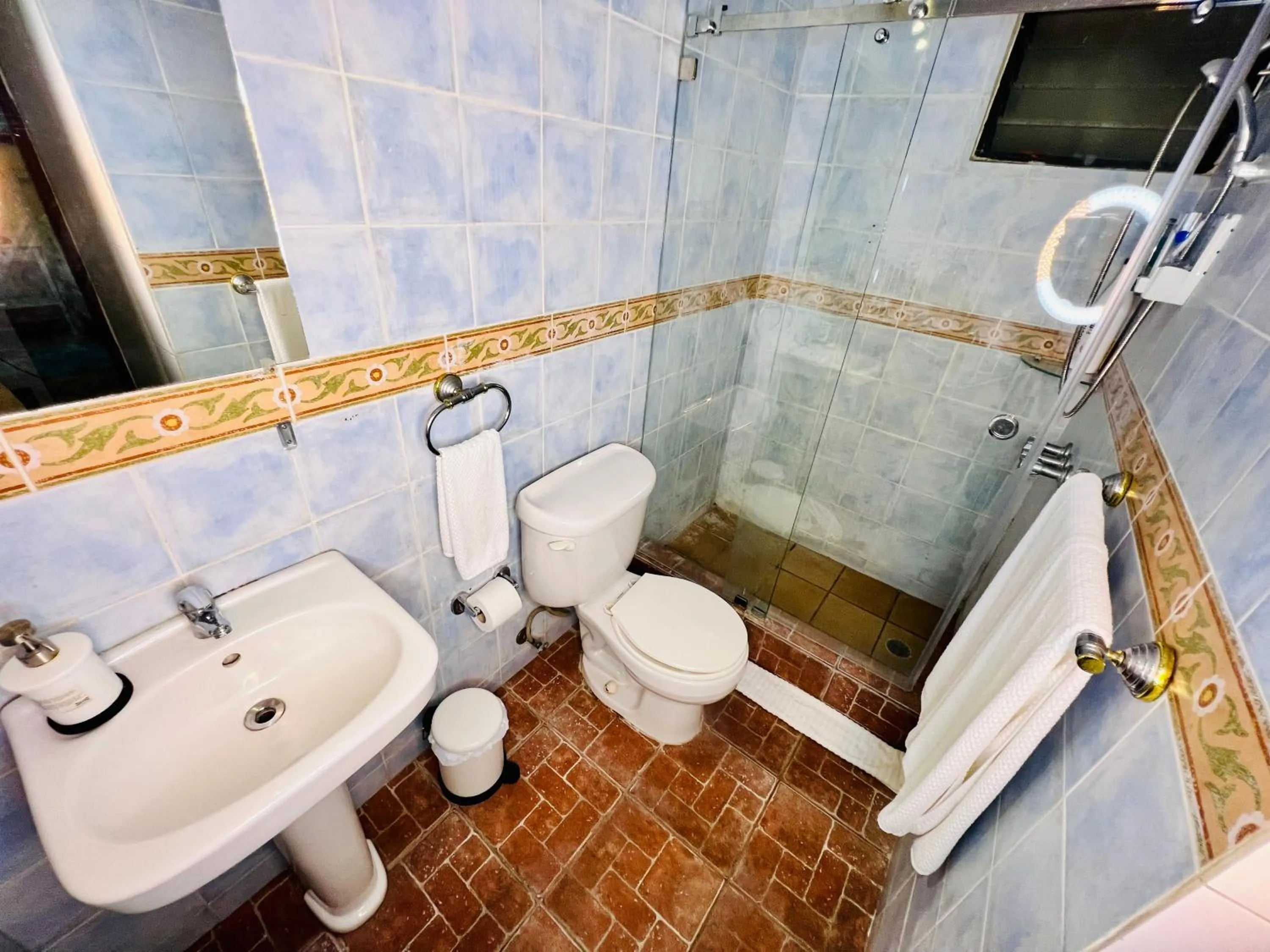 Bathroom in Suite Colonial by Cristi