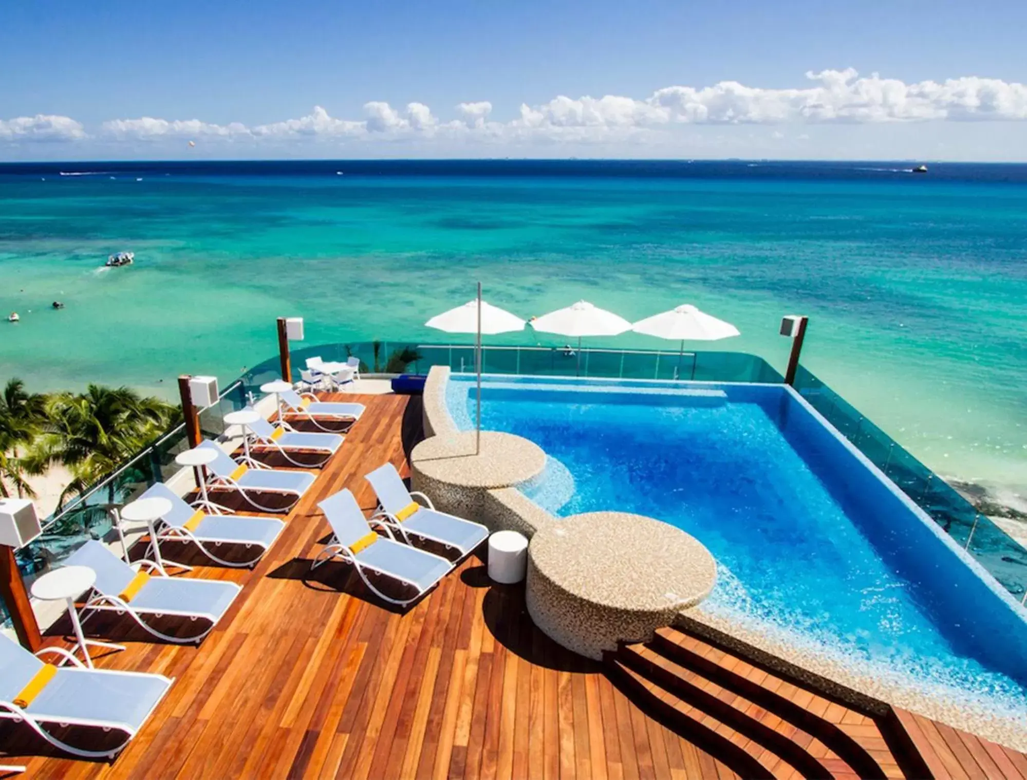 Sea view, Swimming Pool in The Carmen - Beachfront, Adults Only