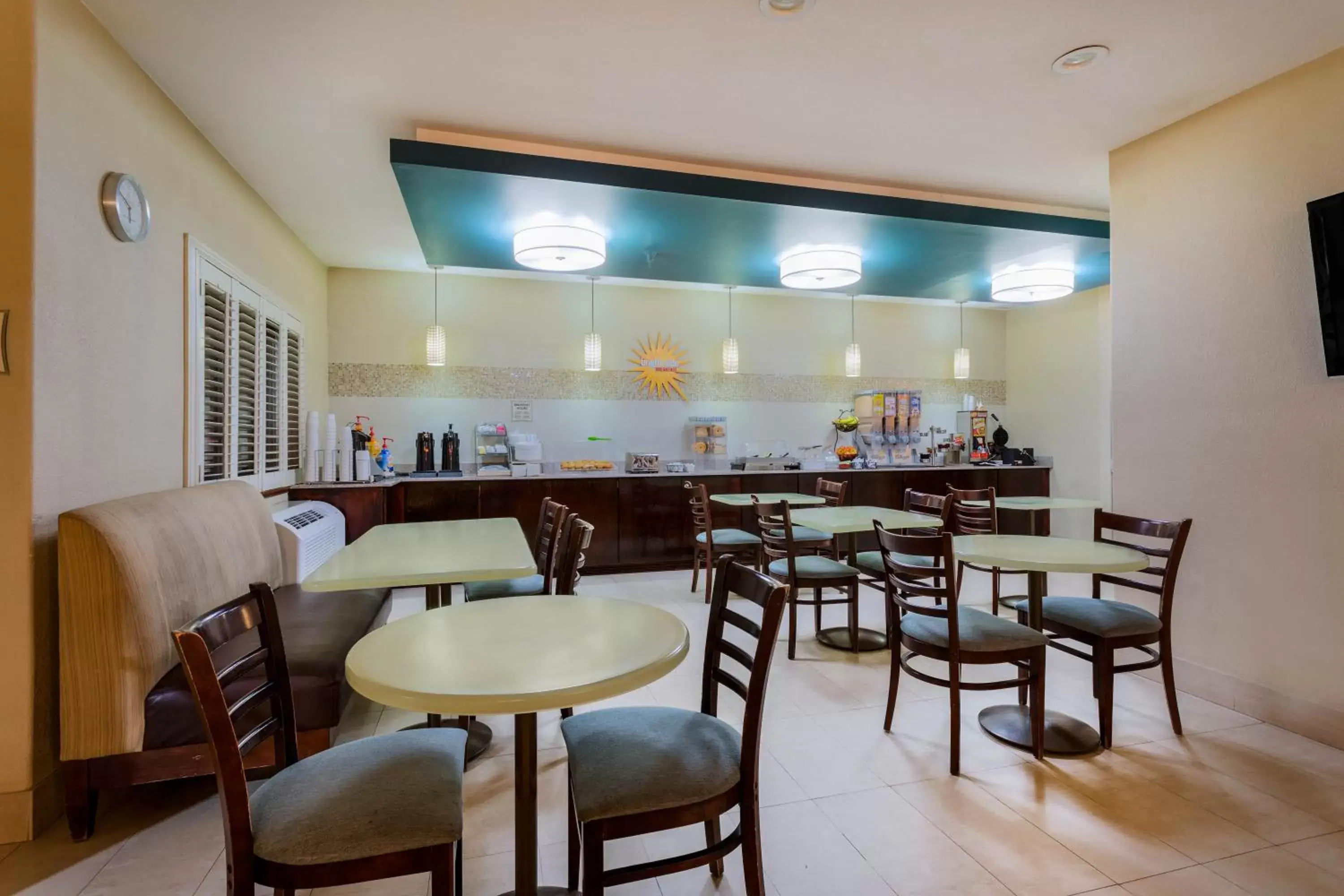 Food and drinks, Restaurant/Places to Eat in La Quinta by Wyndham Henderson-Northeast Denver