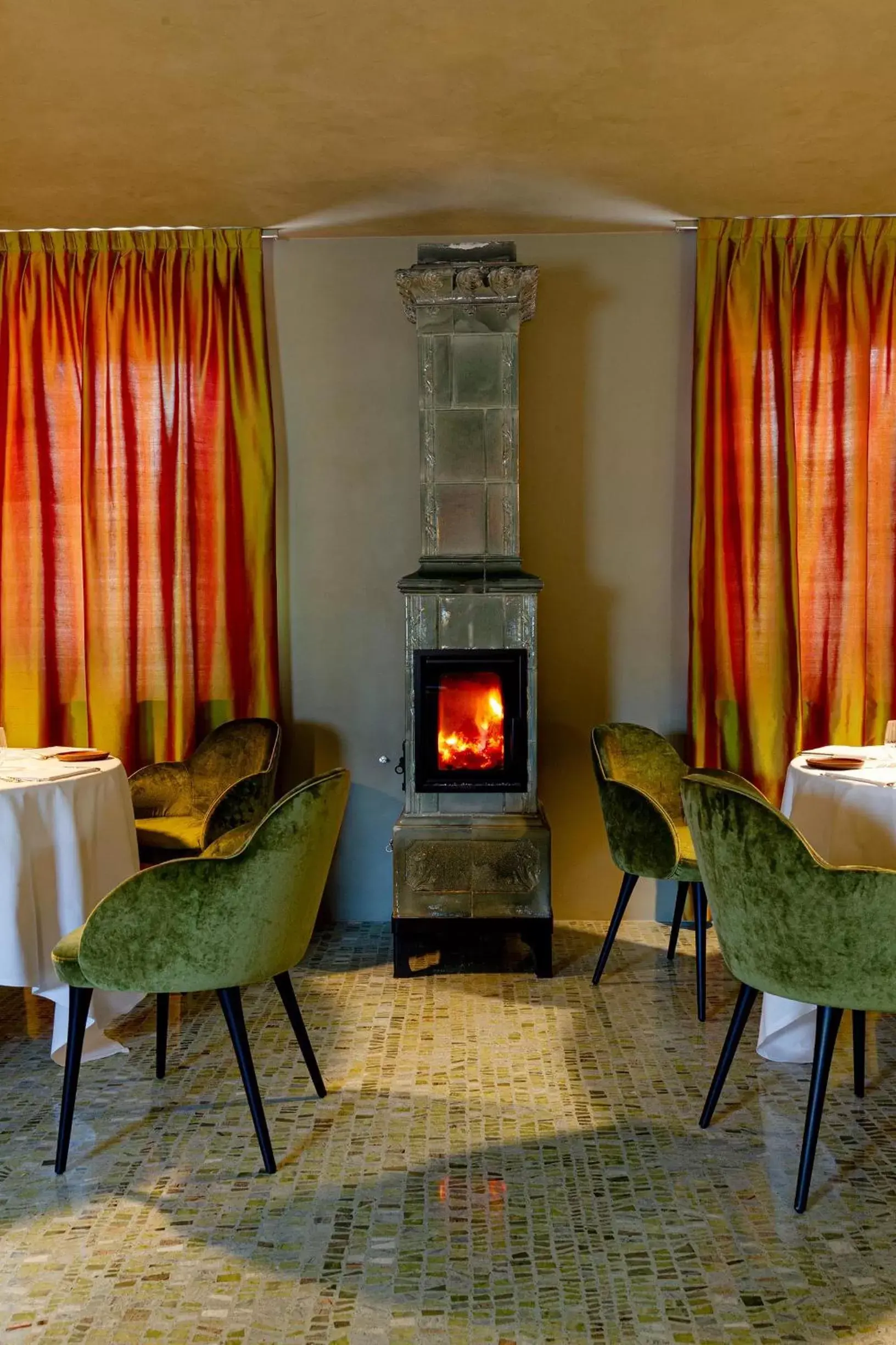 Restaurant/places to eat, Seating Area in Là Di Moret