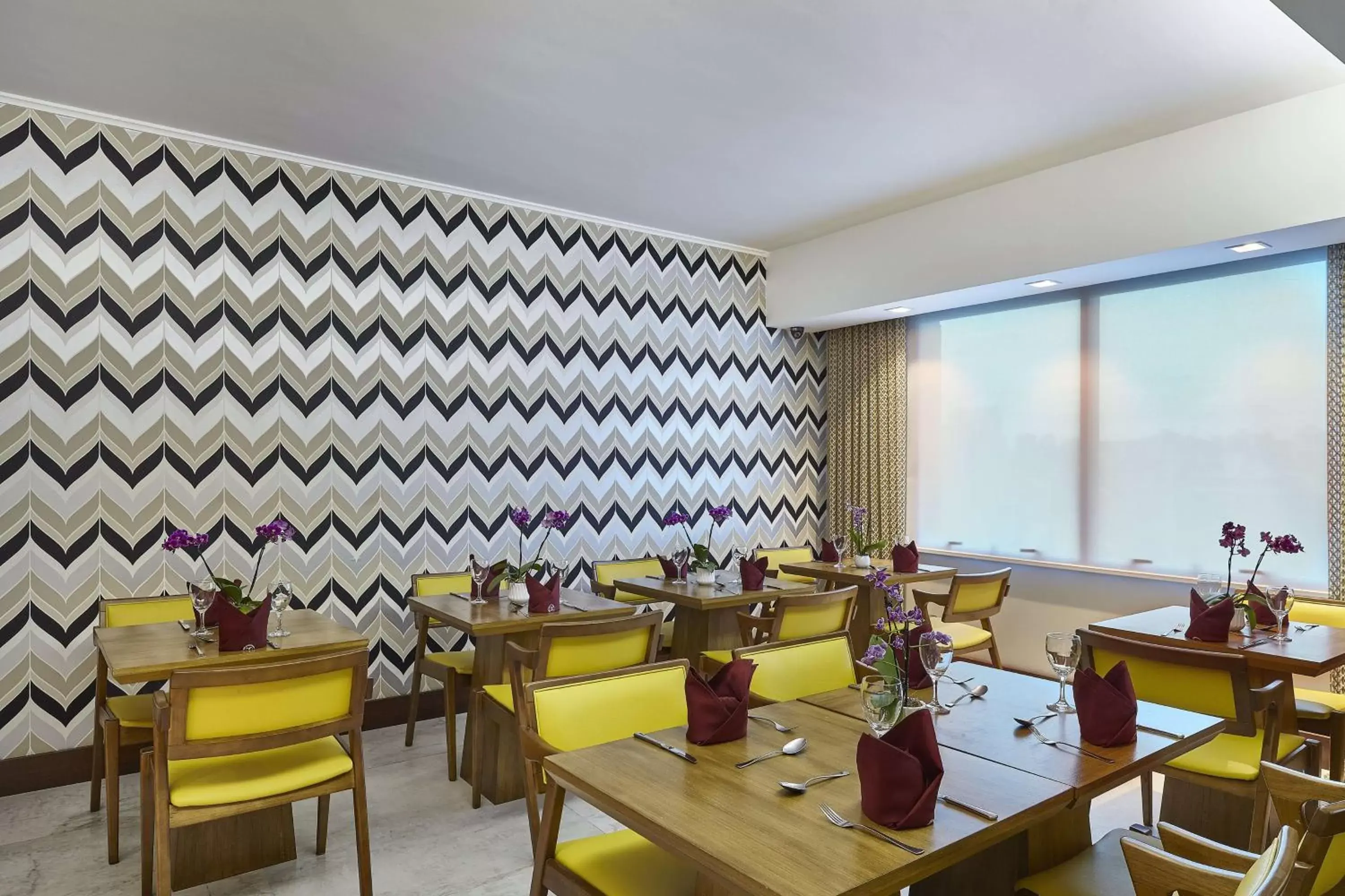 Dining area, Restaurant/Places to Eat in Hilton Porto Alegre, Brazil