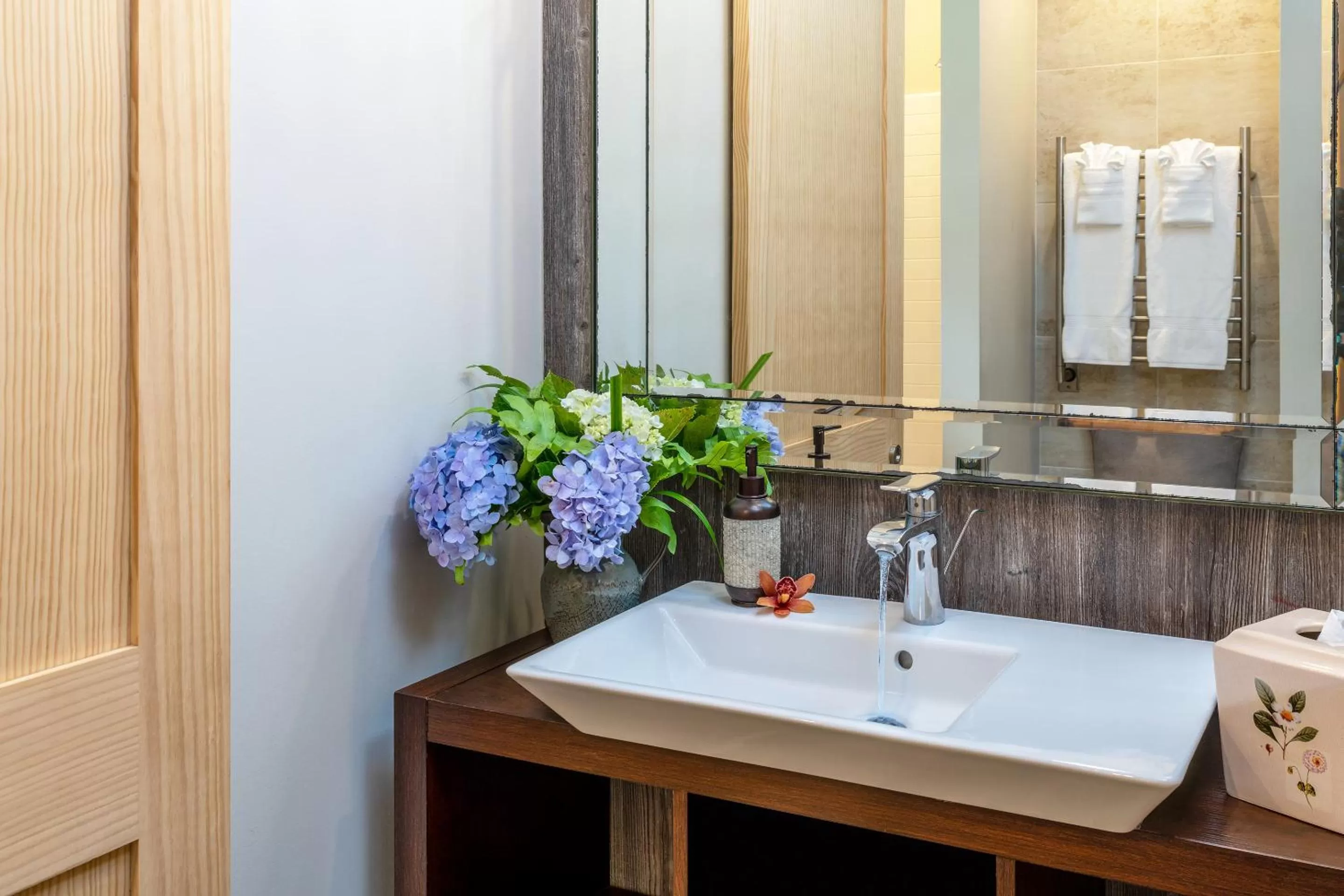 Bathroom in Volcano Village Estates