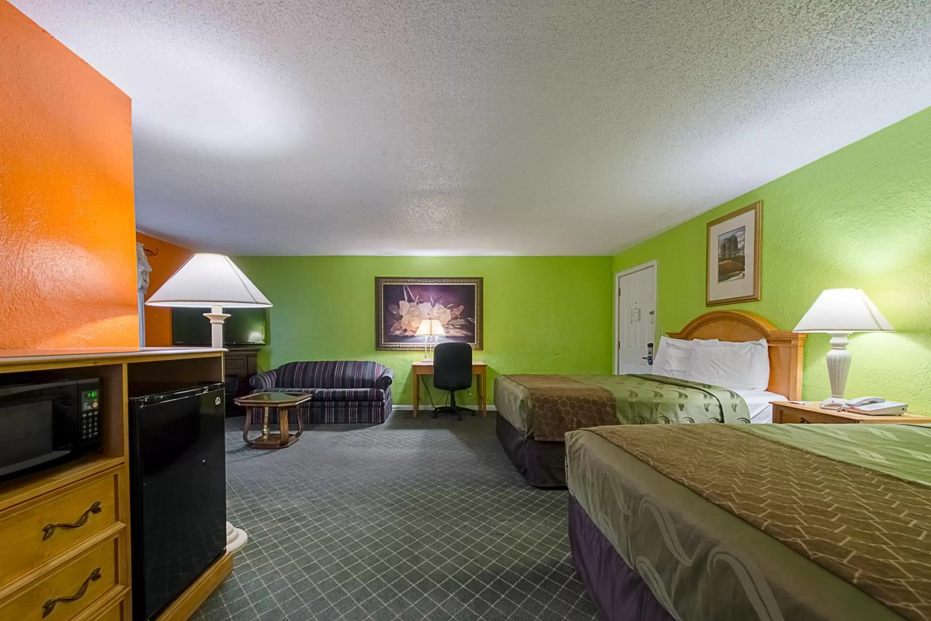 Queen Suite with Two Queen Beds - Non-Smoking in Highway Inn