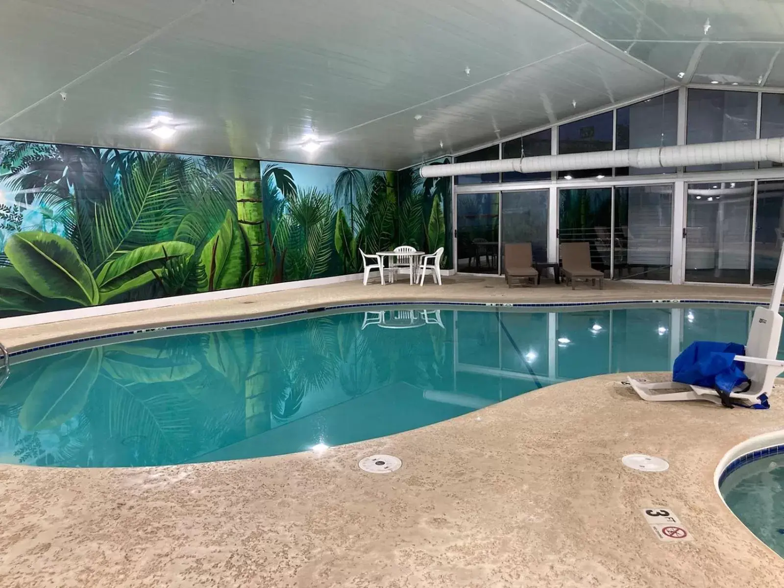 Swimming Pool in Quality Inn & Suites Bellville - Mansfield