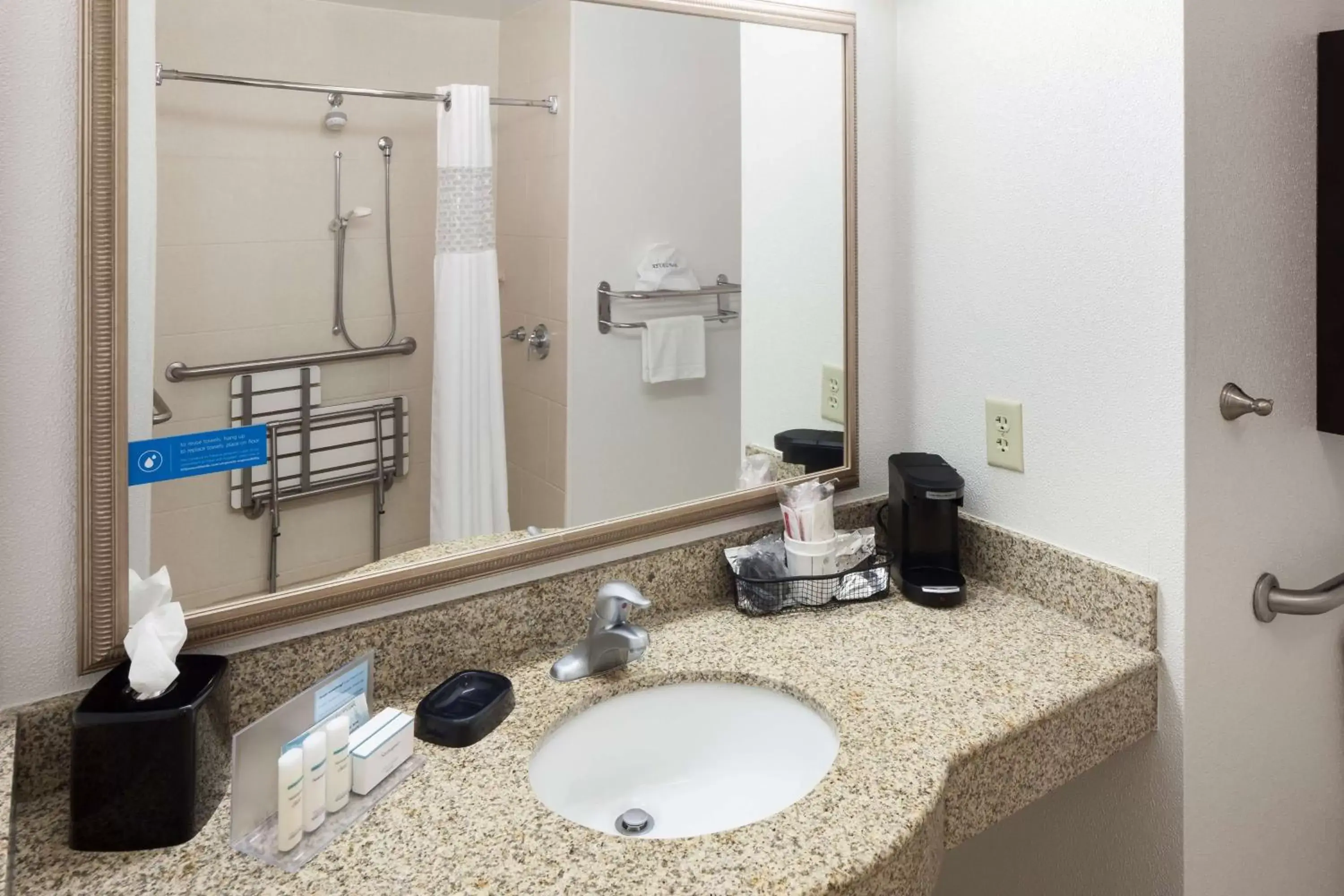 Bathroom in Hampton Inn & Suites Gainesville Downtown