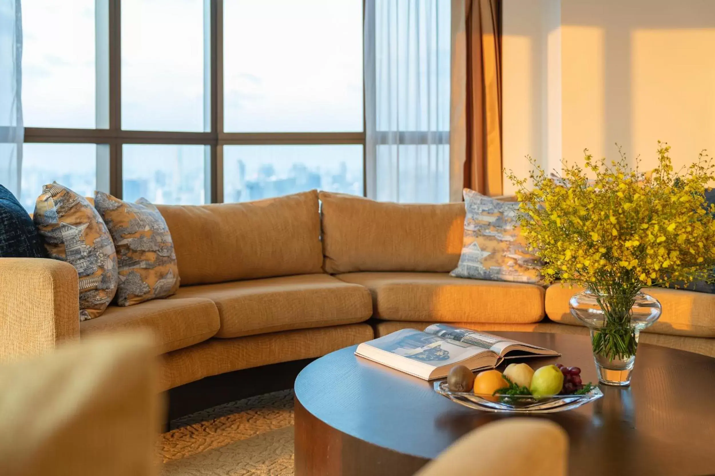 Living room, Seating Area in Tower Club at lebua