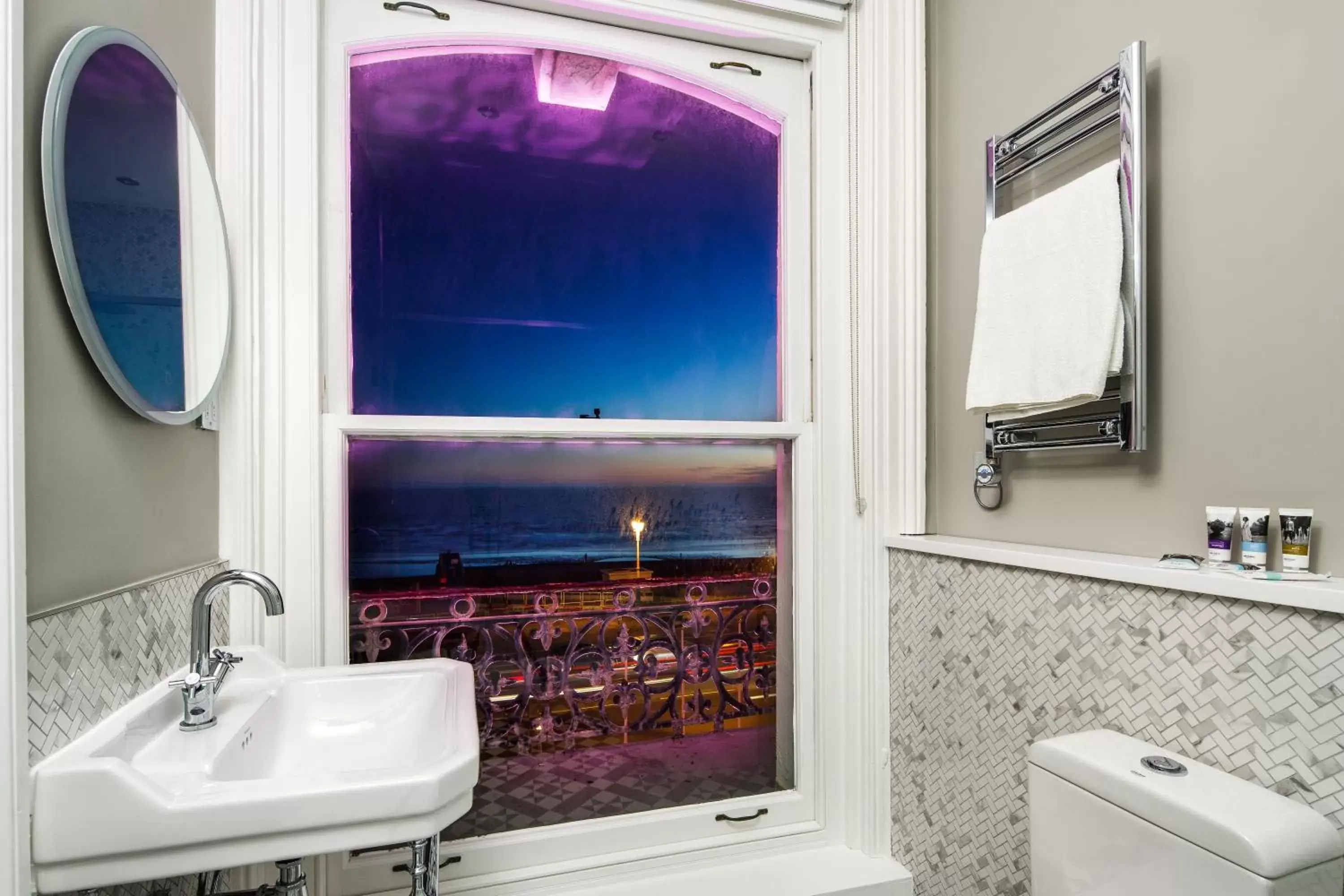 Toilet, Bathroom in Mercure Brighton Seafront Hotel