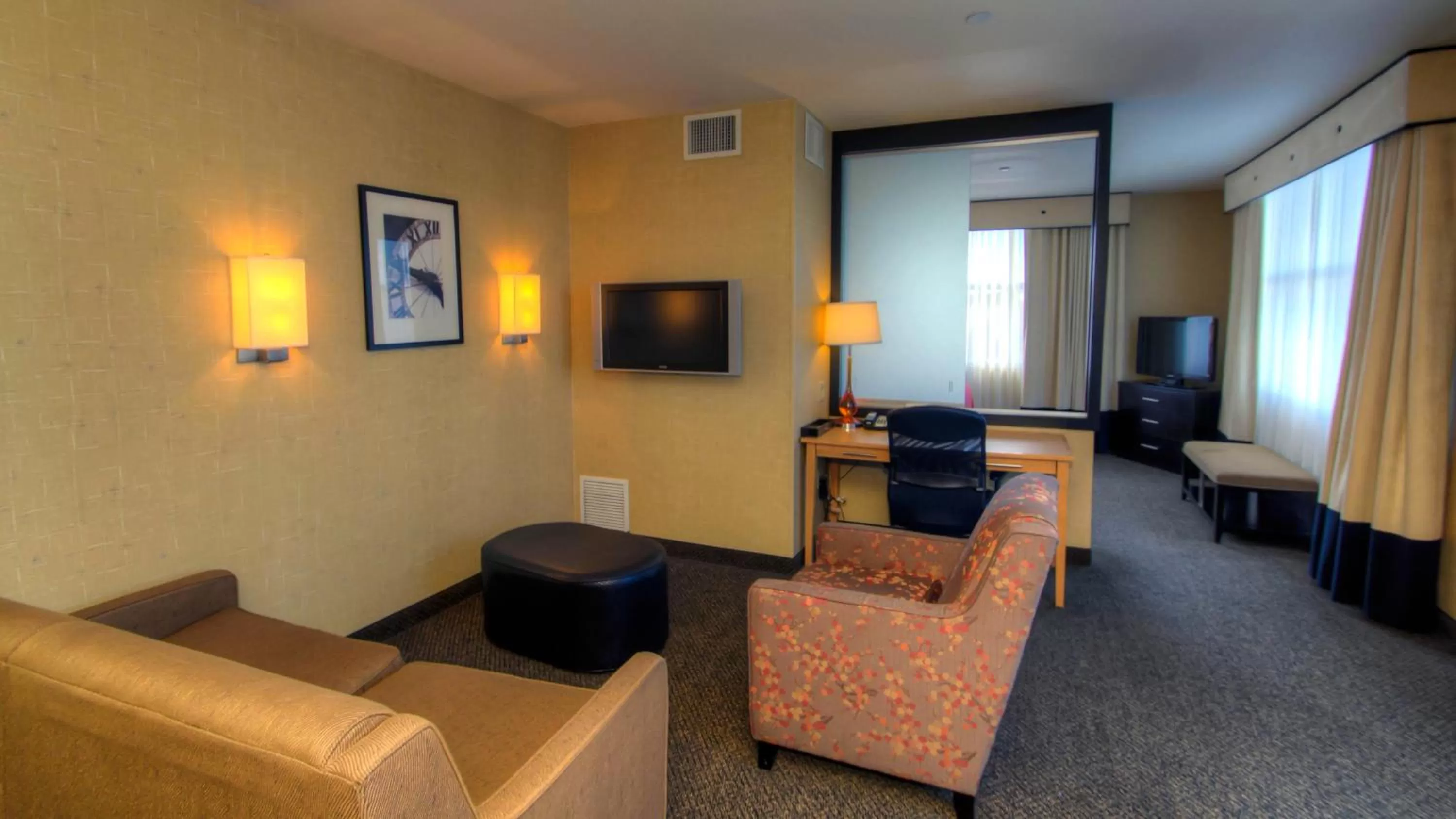 Seating area in Holiday Inn Boise Airport by IHG