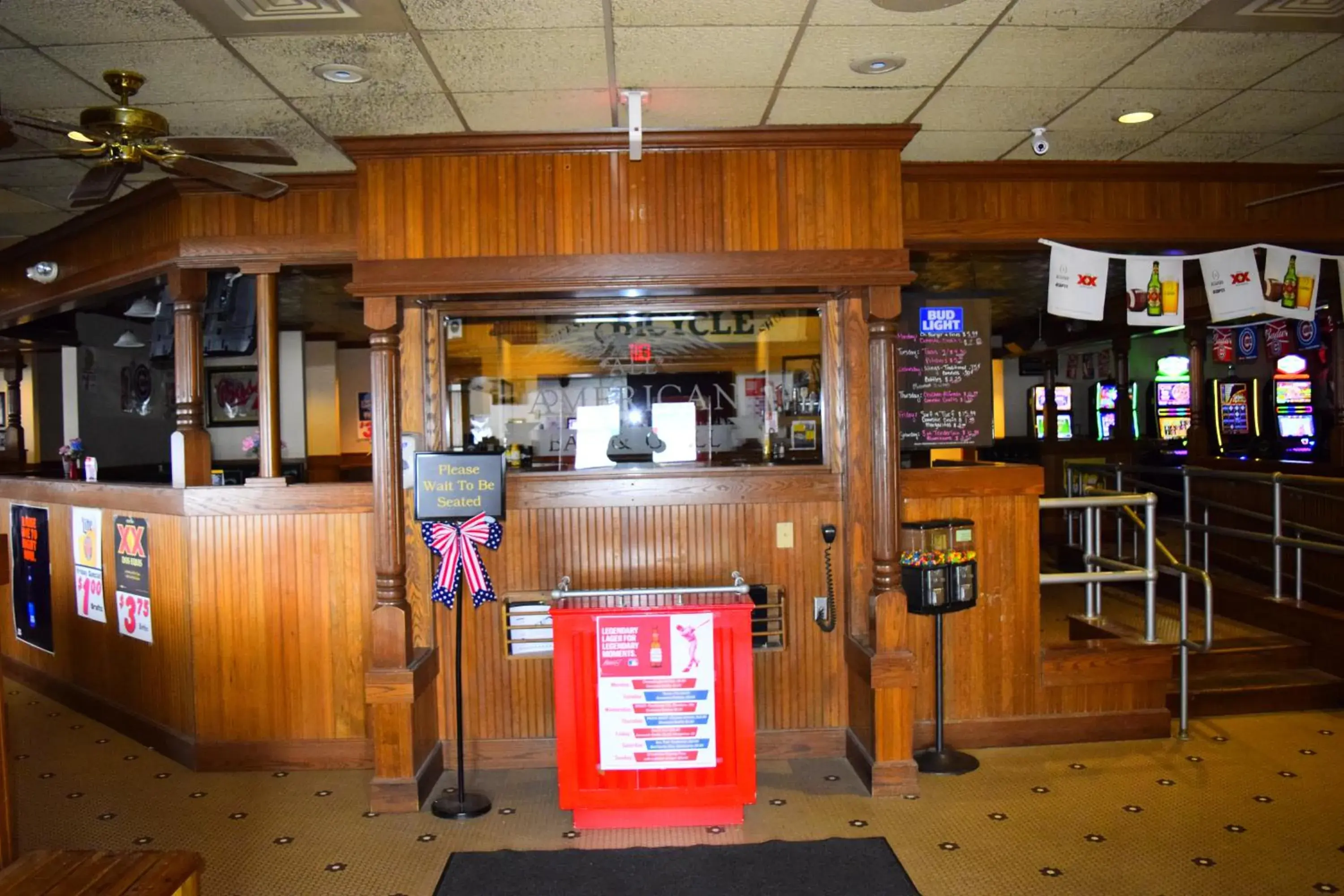 Lounge/Bar in Days Inn by Wyndham Rock Falls