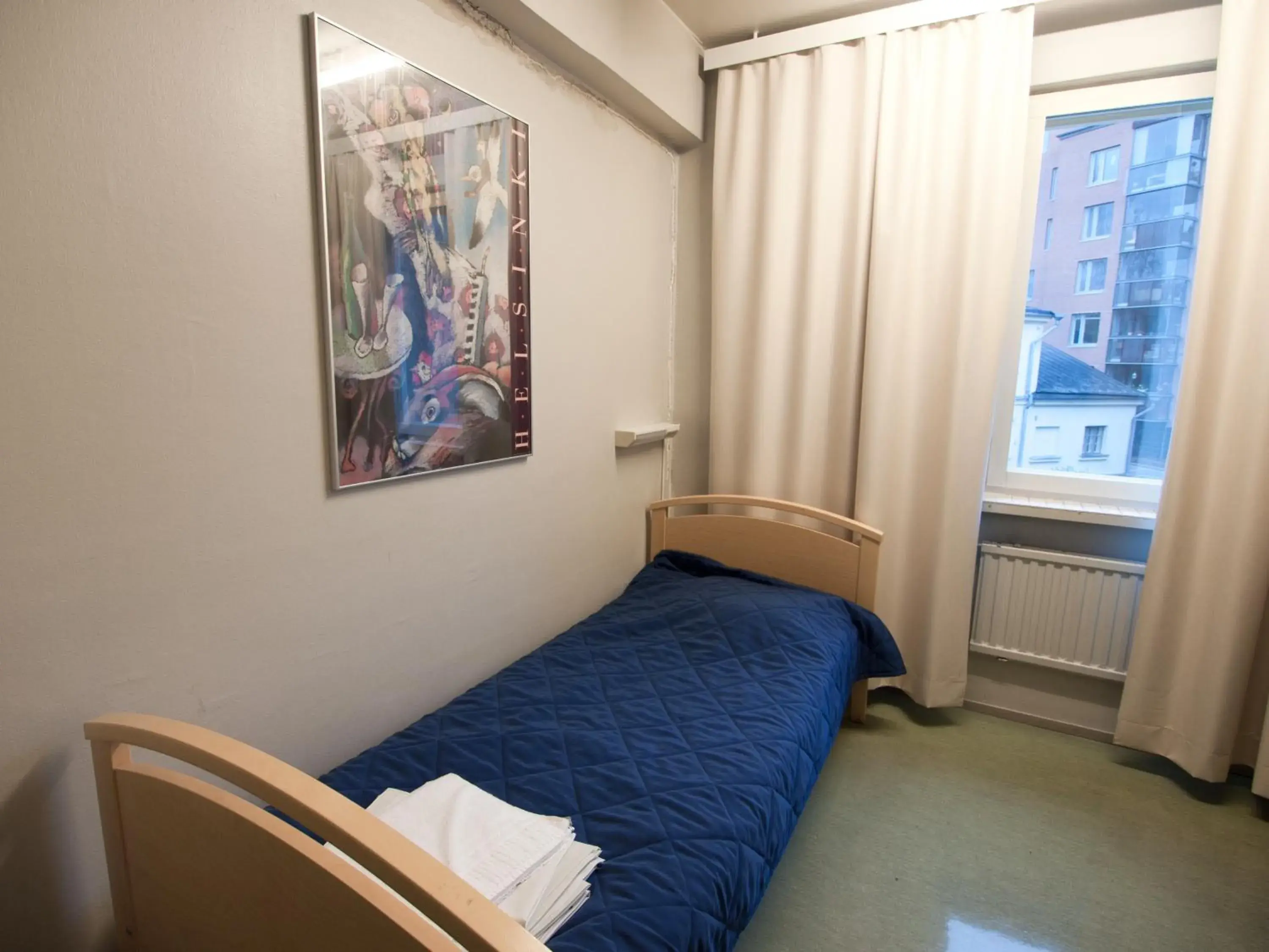 Budget Single Room with Shared Bathroom in Eurohostel