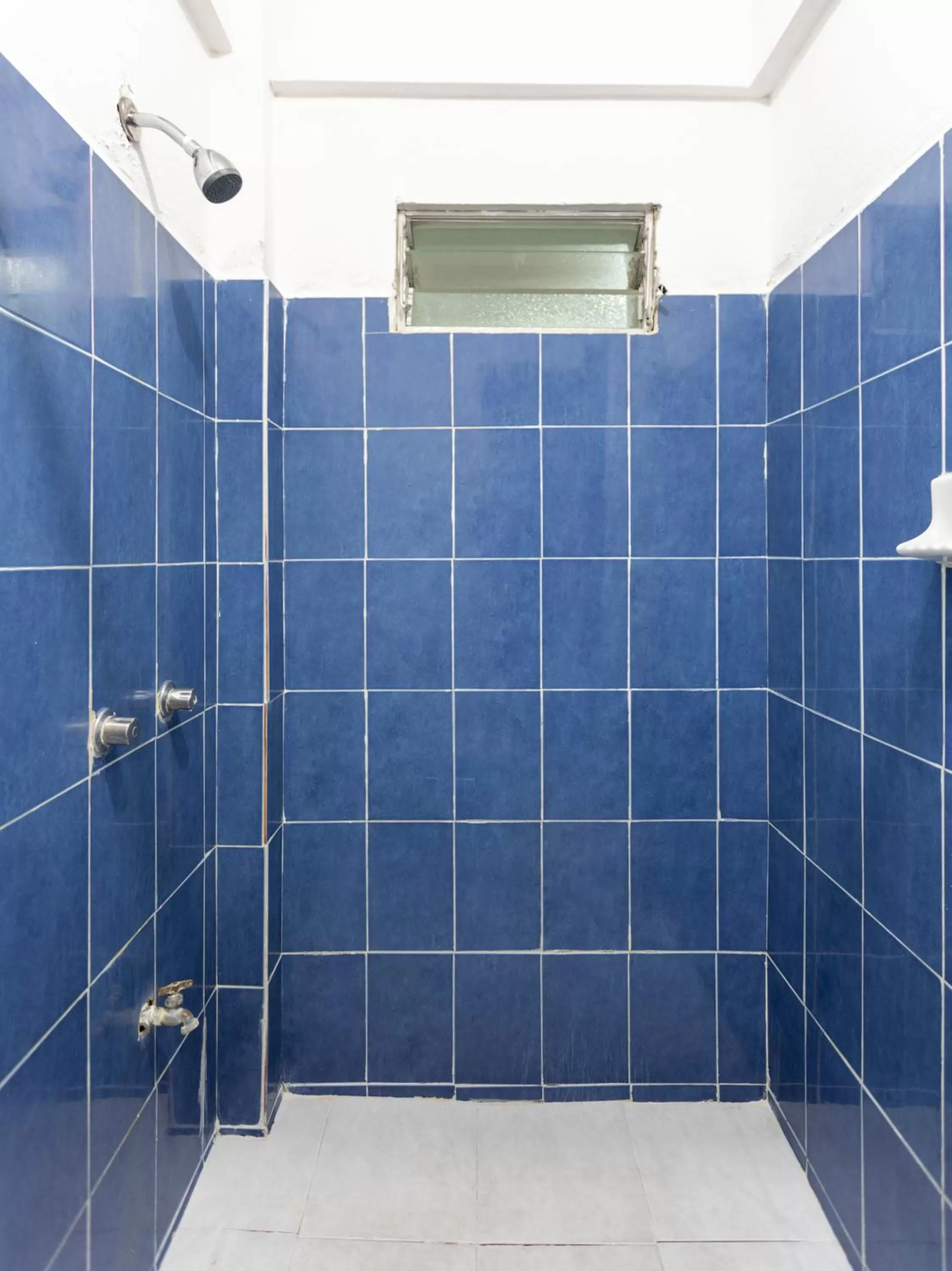 Bathroom in OYO Hotel Cristal,Museum of Mayan culture,Chetumal