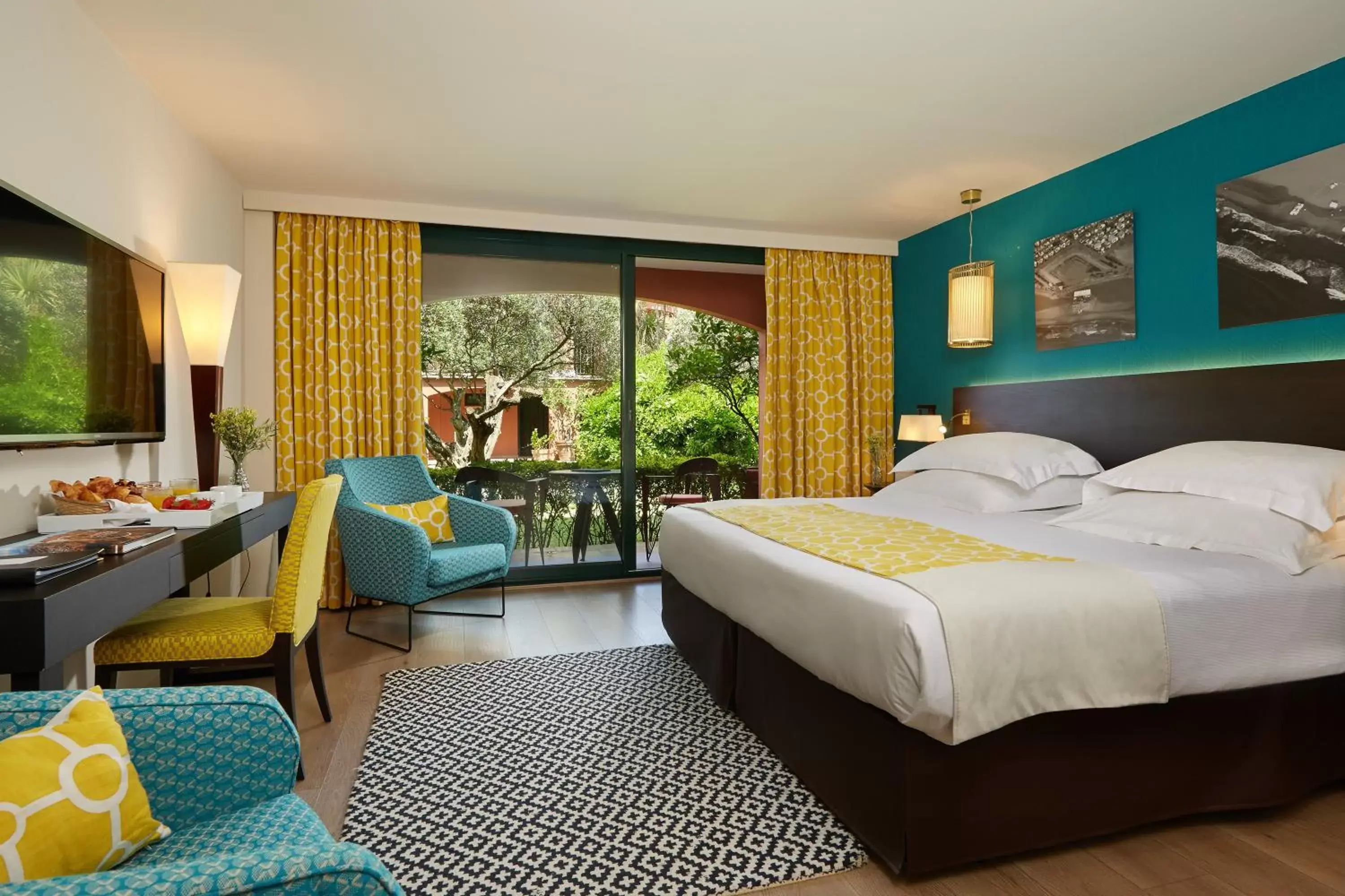 Photo of the whole room, Bed in Villa Duflot Hôtel & Spa Perpignan Photo of the whole room, Bed in Villa Duflot Hôtel & Spa Perpignan