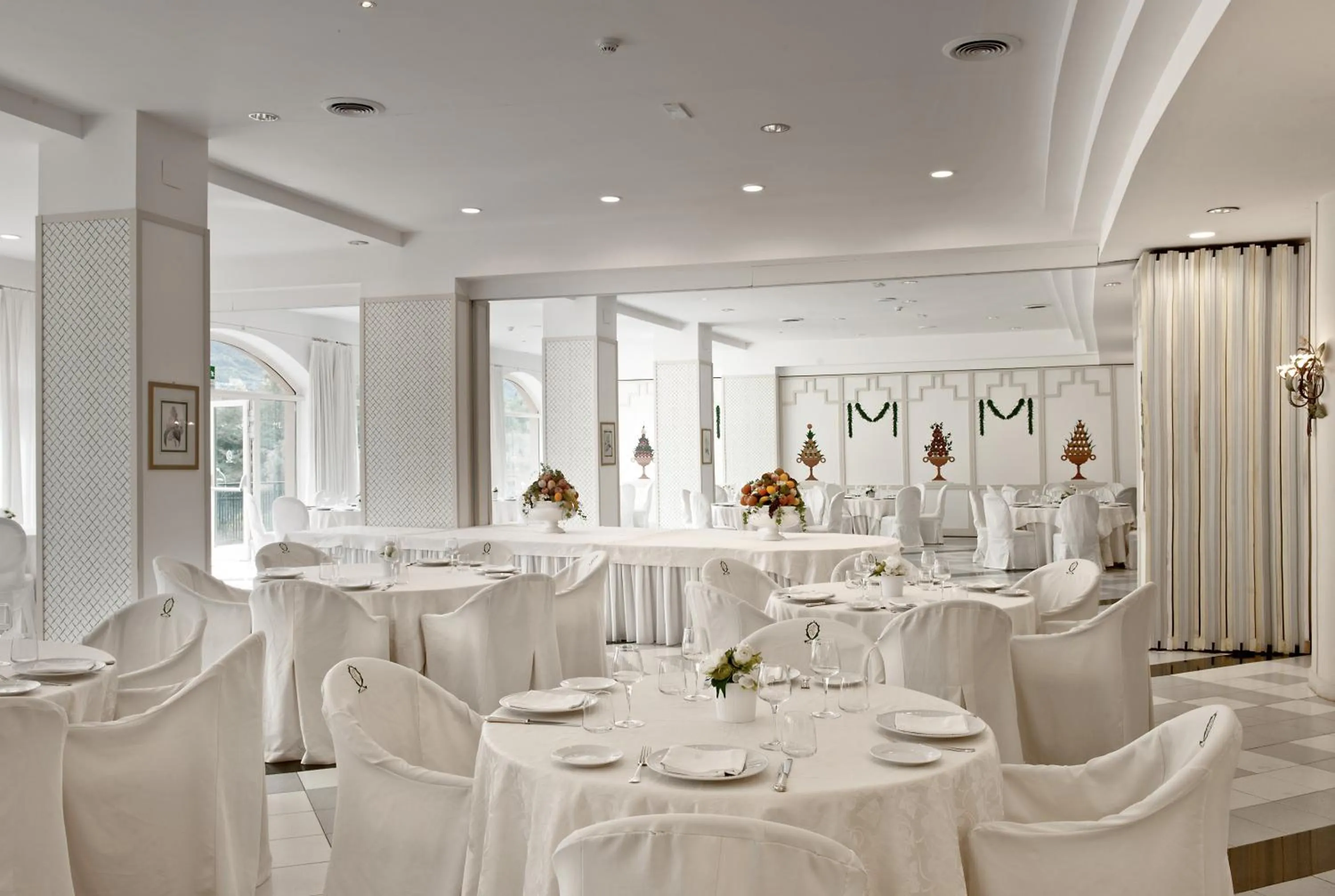 Restaurant/places to eat in Hotel dei Congressi